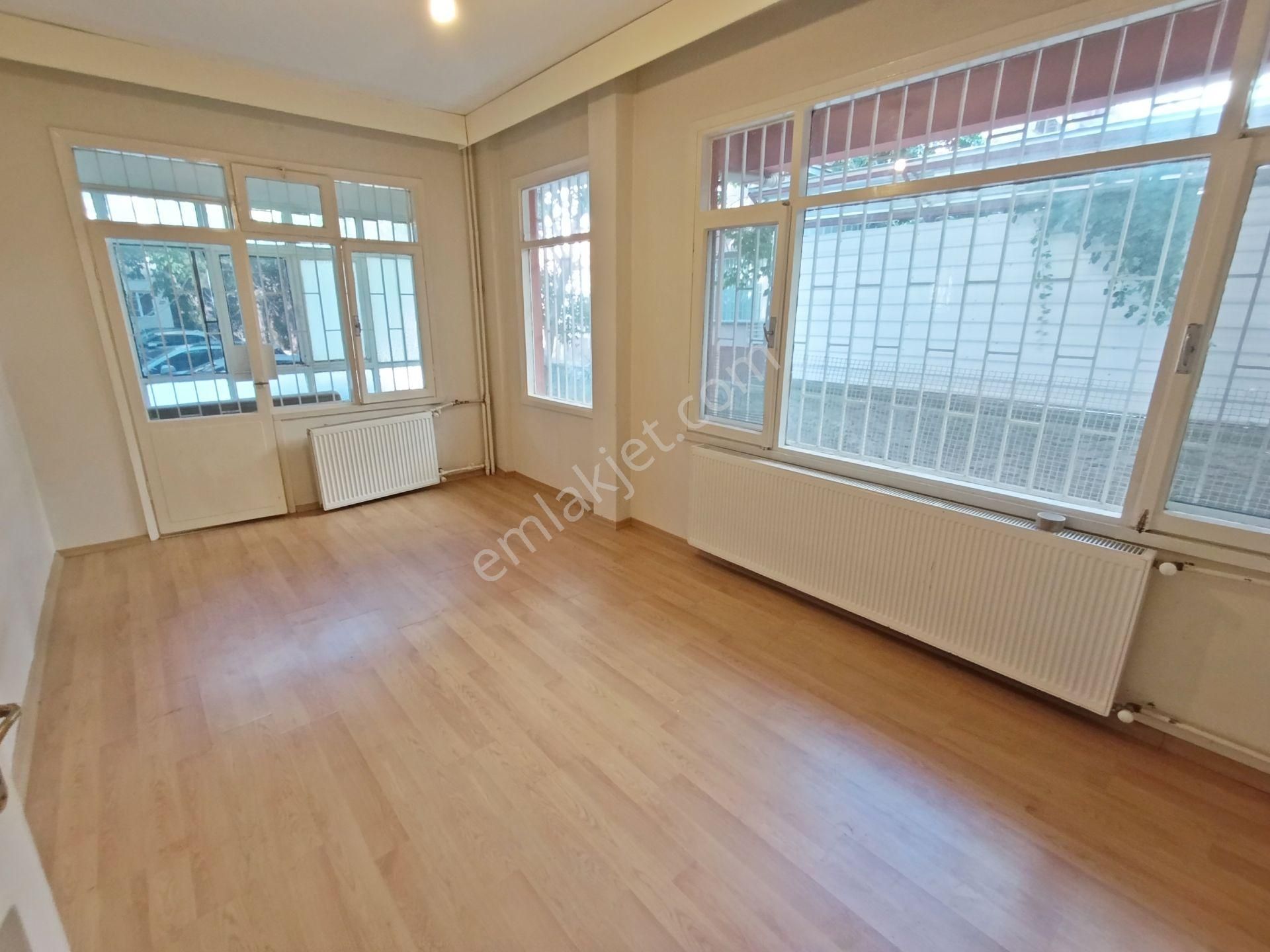 Göztepe Minibüs Caddesi Üzerinde İşyerine De Uygun 2+1 Daire Emlak Masası