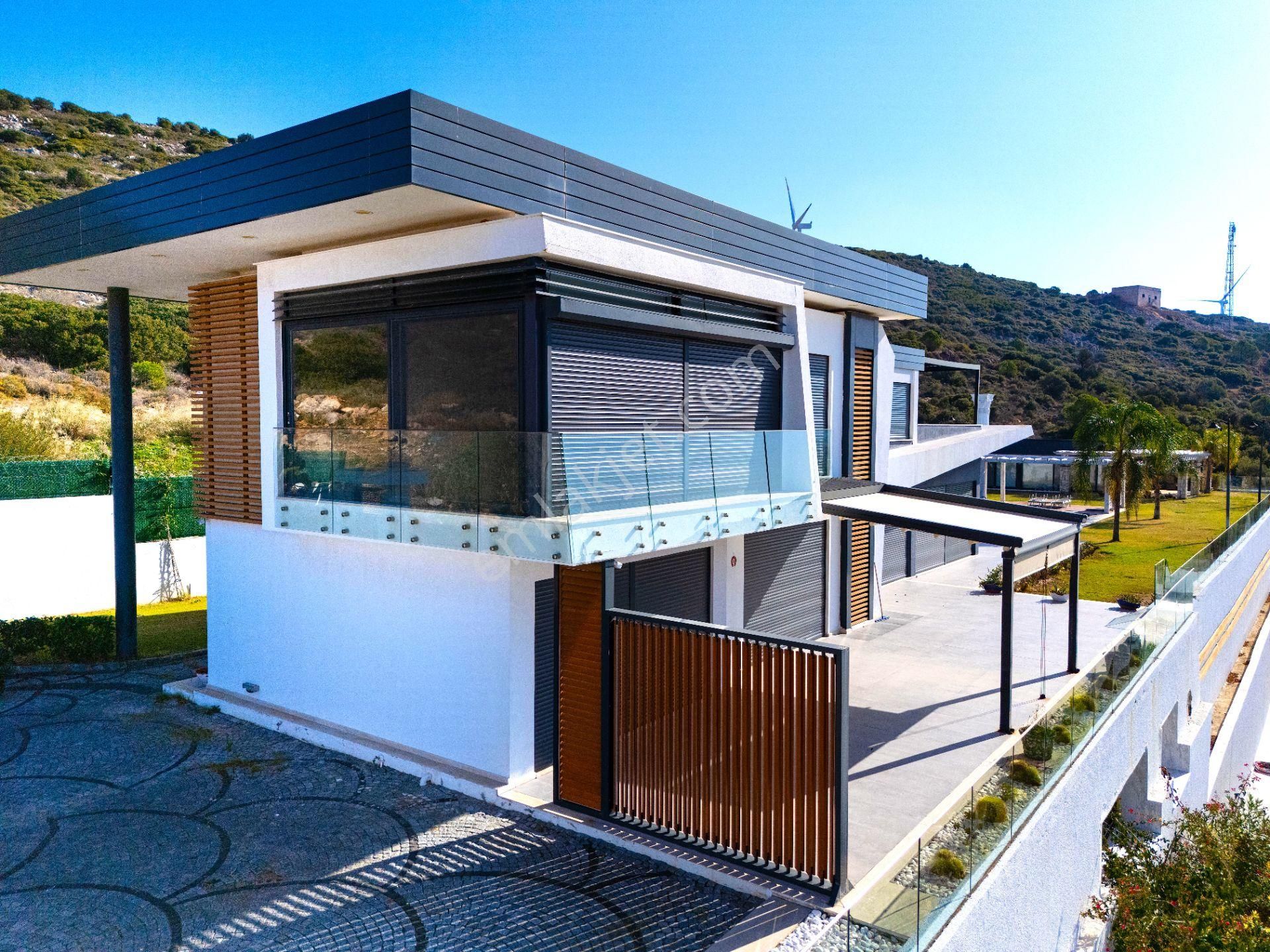 Çesme Çiftlikköy 1500 M2 Arazi Üzerinde Full Deniz Manzaralı Satılık Ultra Lüks Tripleks Malikane - Görsel 8