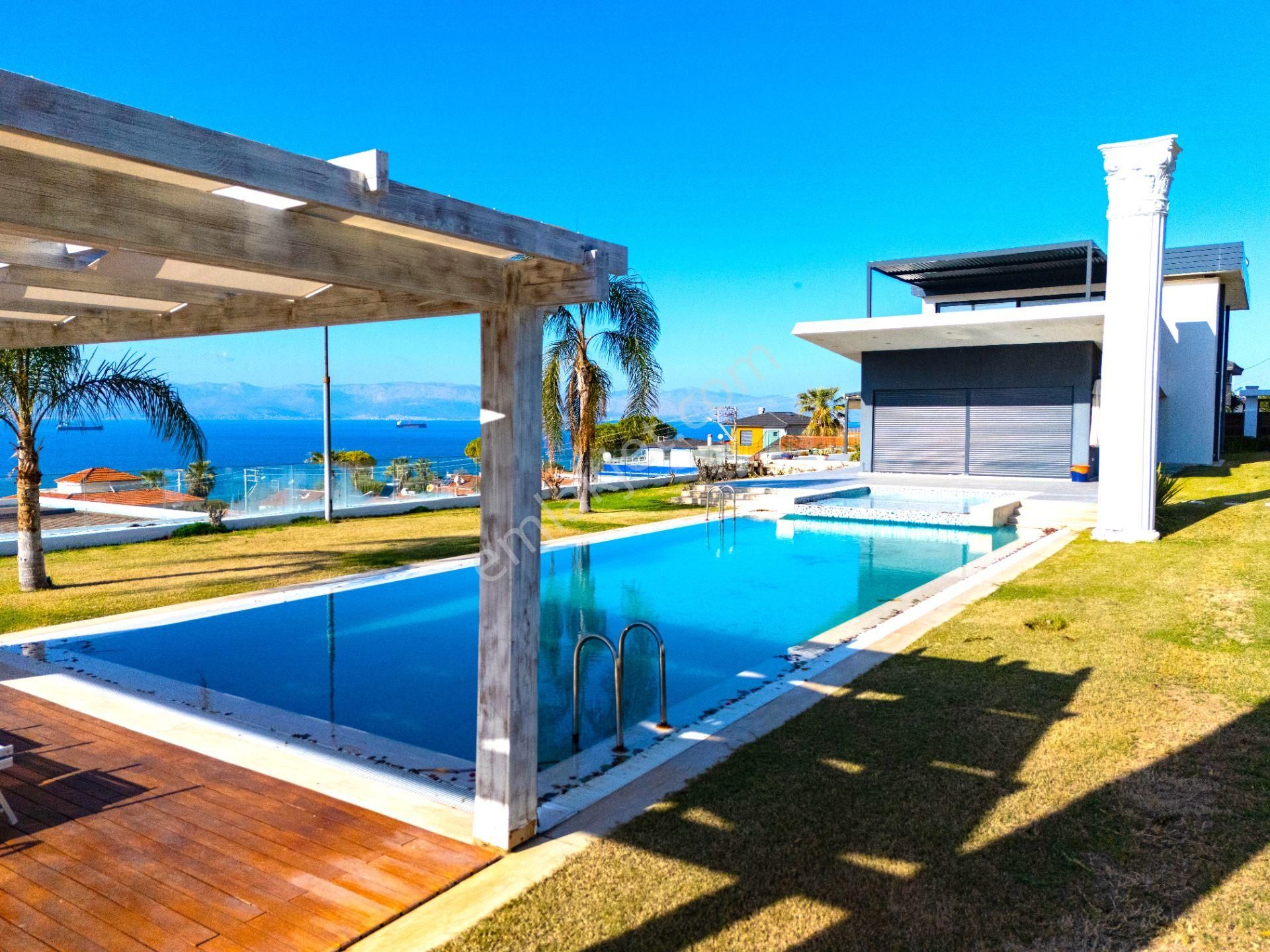 Çesme Çiftlikköy 1500 M2 Arazi Üzerinde Full Deniz Manzaralı Satılık Ultra Lüks Tripleks Malikane - Görsel 4