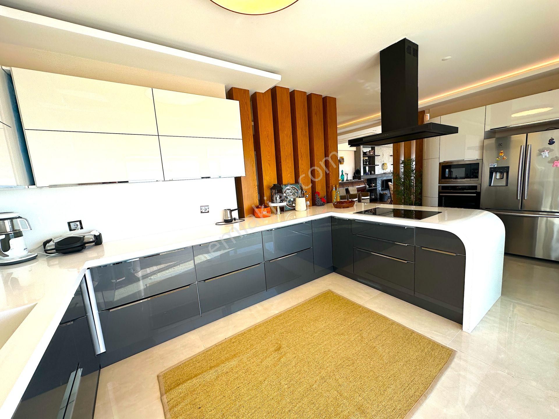 Çesme Çiftlikköy 1500 M2 Arazi Üzerinde Full Deniz Manzaralı Satılık Ultra Lüks Tripleks Malikane - Görsel 13