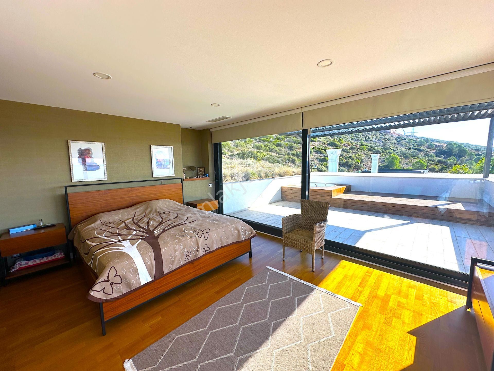 Çesme Çiftlikköy 1500 M2 Arazi Üzerinde Full Deniz Manzaralı Satılık Ultra Lüks Tripleks Malikane - Görsel 22