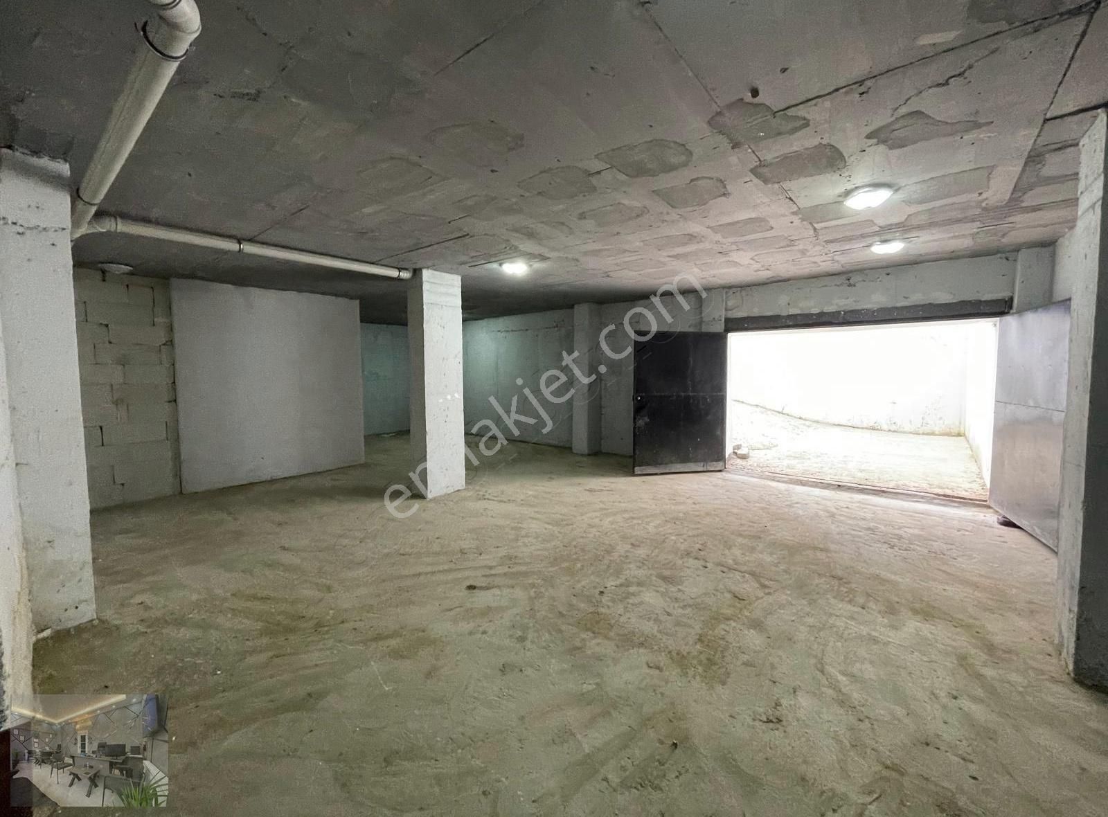 Sultanbeyli Adil Mahallesi 250 M2 Depola Uygun Kiralık Dükkan
