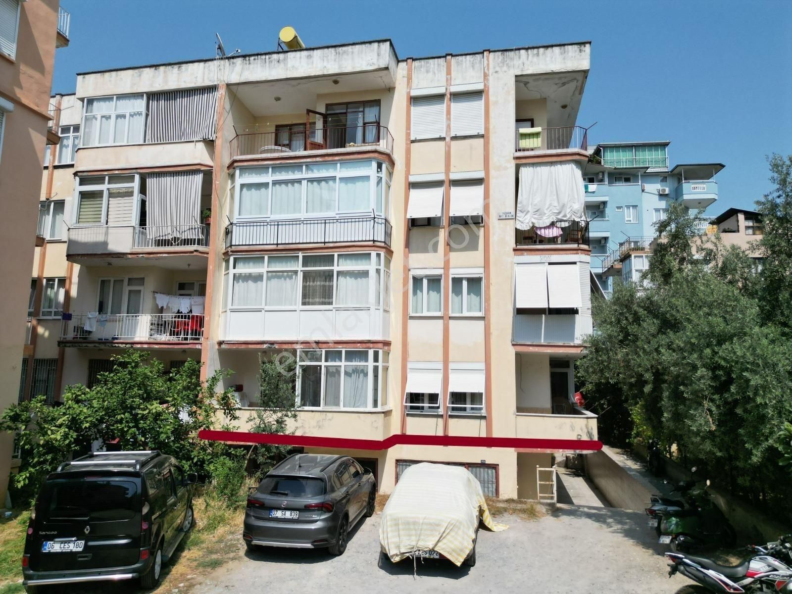 Güllerpınarı Mahallesinde Satılık 3+1 Daire
