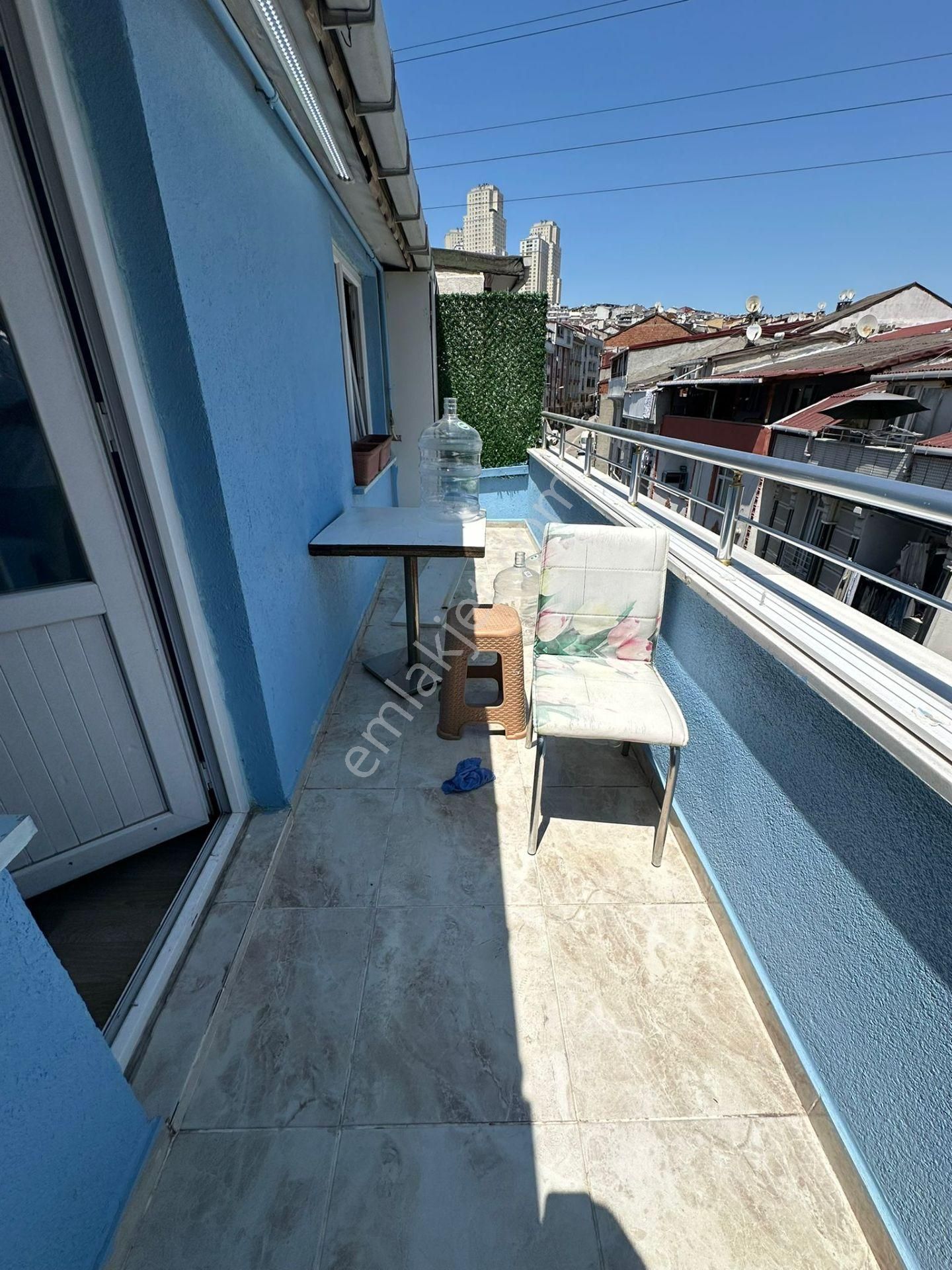 Esenyurt Kıraç Necip Fazıl Kısakürek Mahallesi 2+1 Kiralık Çatı Katı Daire Çift Teraslı Yeni Bina
