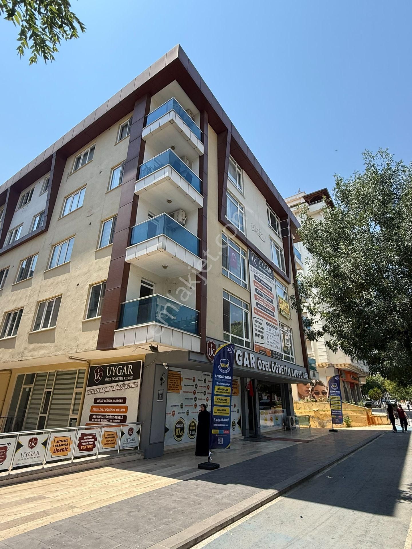 !..kalyon Kavşağında Cadde Üzeri 2+1 Amerikan Mutfak Daireler..!