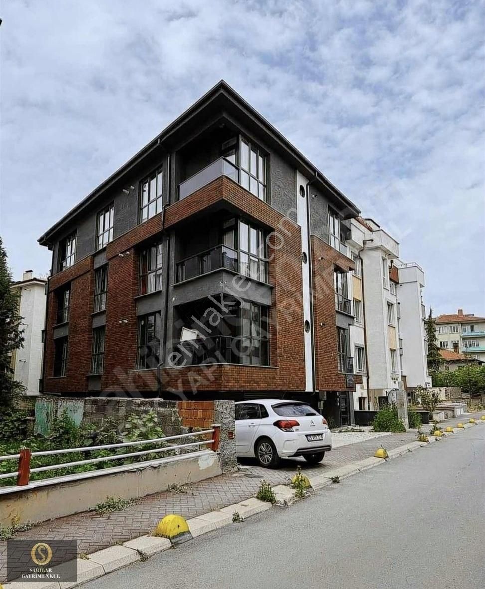 Sarılar Gayrimenkul'den Balkonlu Yerden Isıtmalı Asansörlü 1+1