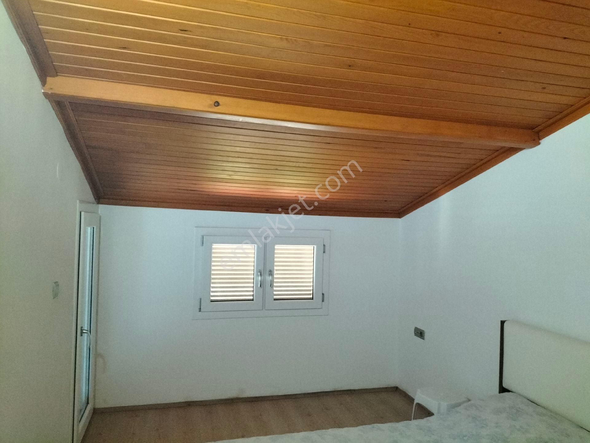 Denize 150 Metre Havuzlu Sitede Eşyalı Kiralık 4+1 Tripleks Villa - Görsel 30