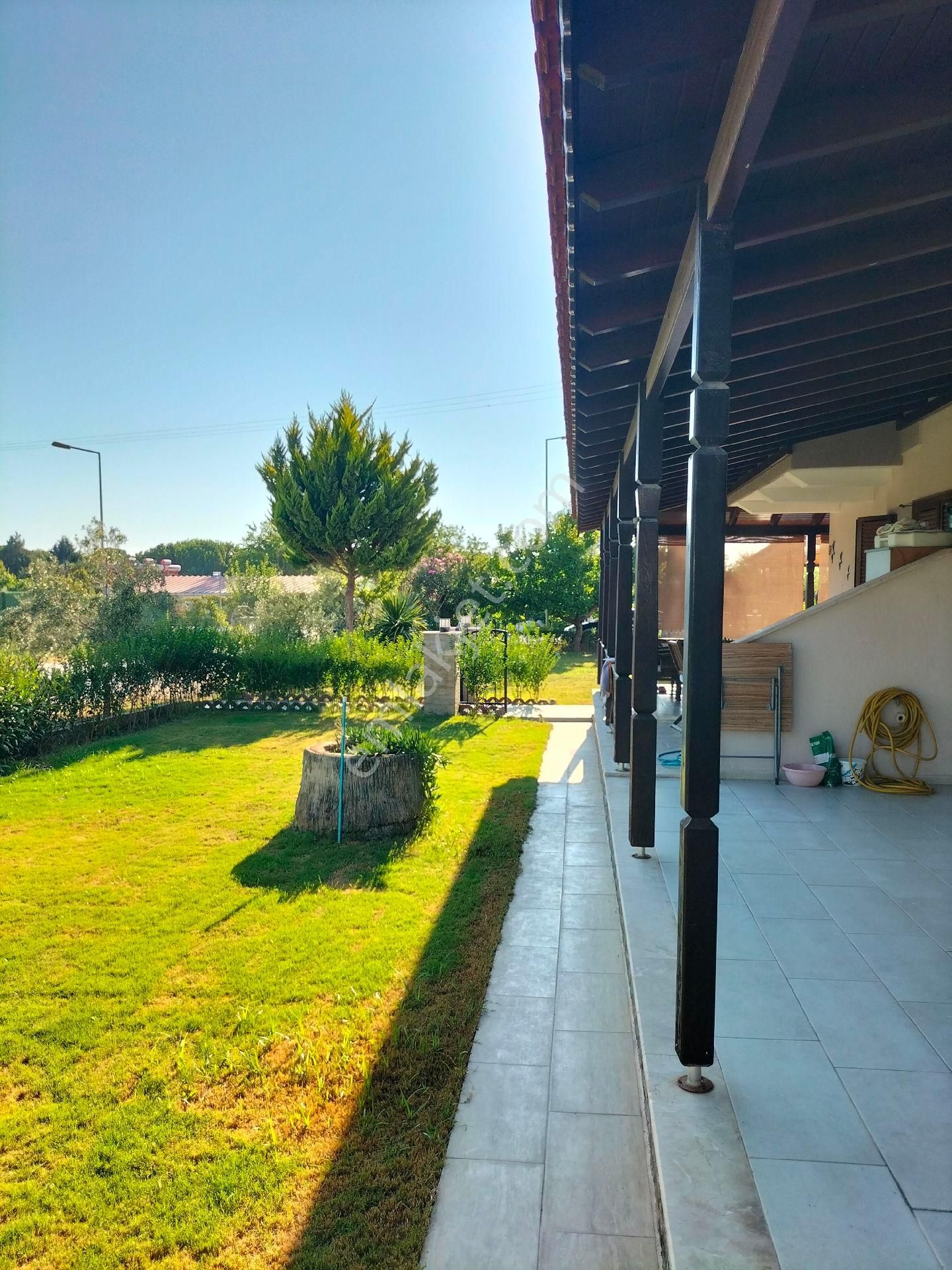 Denize 150 Metre Havuzlu Sitede Eşyalı Kiralık 4+1 Tripleks Villa - Görsel 25