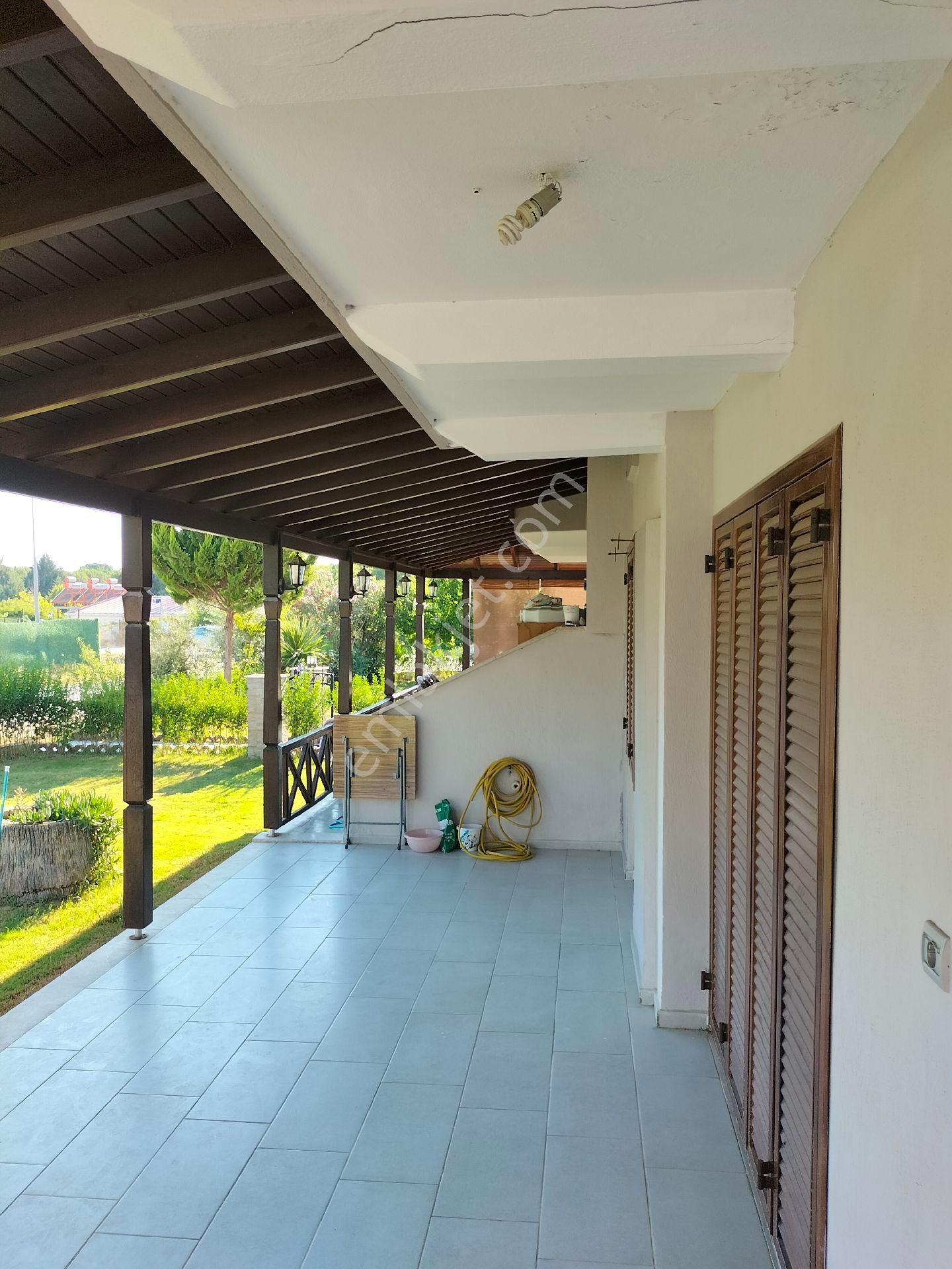 Denize 150 Metre Havuzlu Sitede Eşyalı Kiralık 4+1 Tripleks Villa - Görsel 24