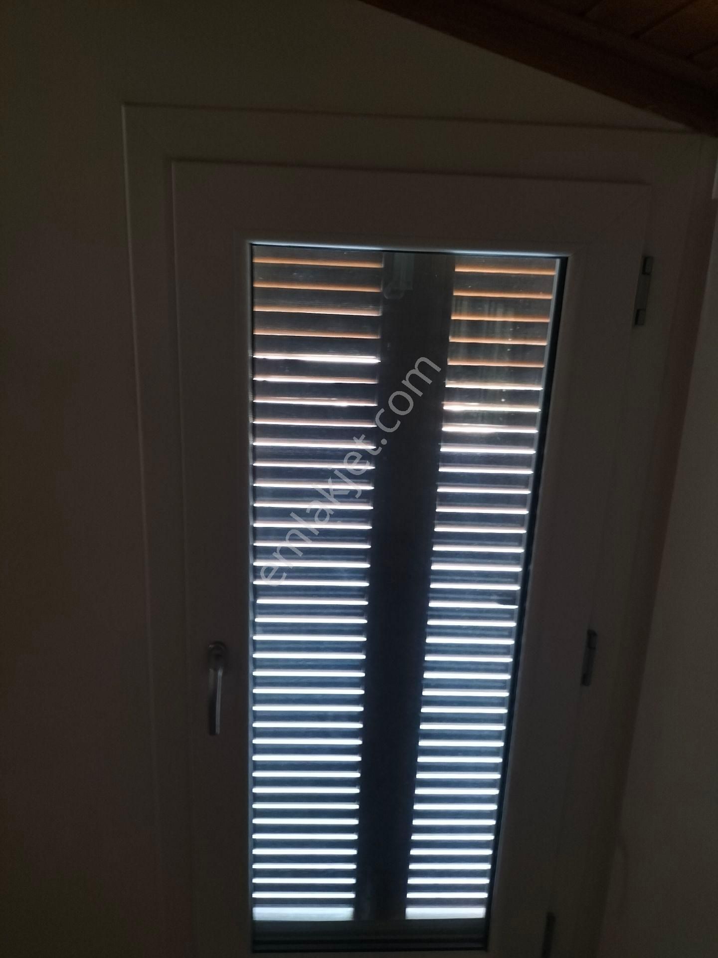 Denize 150 Metre Havuzlu Sitede Eşyalı Kiralık 4+1 Tripleks Villa - Görsel 5