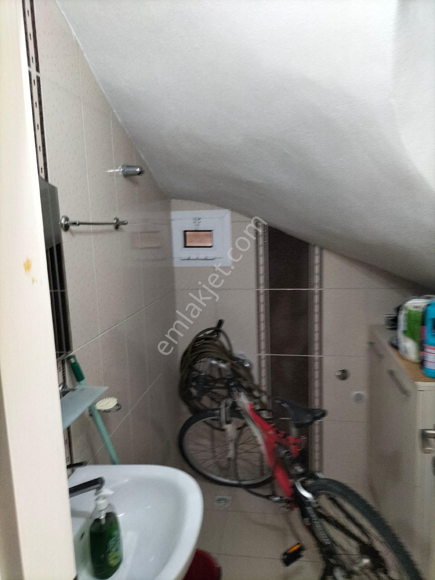 Denize 150 Metre Havuzlu Sitede Eşyalı Kiralık 4+1 Tripleks Villa - Görsel 26