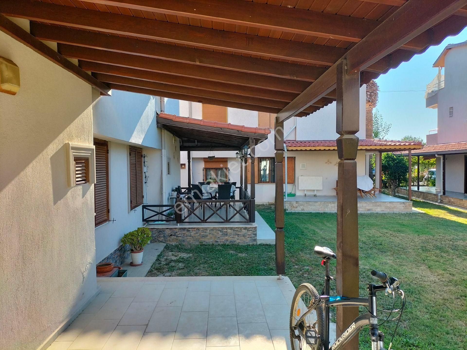 Denize 150 Metre Havuzlu Sitede Eşyalı Kiralık 4+1 Tripleks Villa - Görsel 29