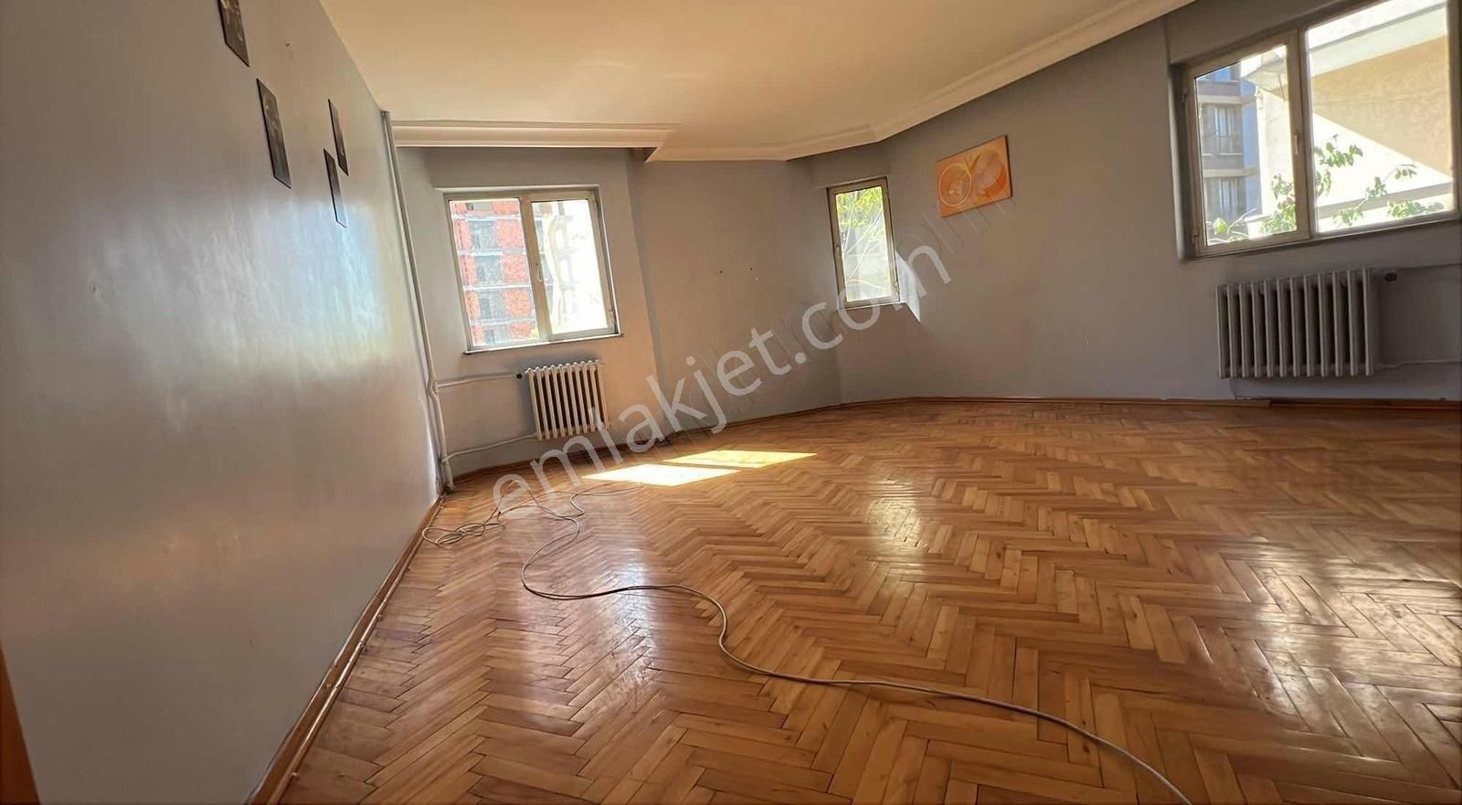 Göze Emlaktan Küçükçekmece Cumhuriyet Mh Kiralık 3+1 Daire