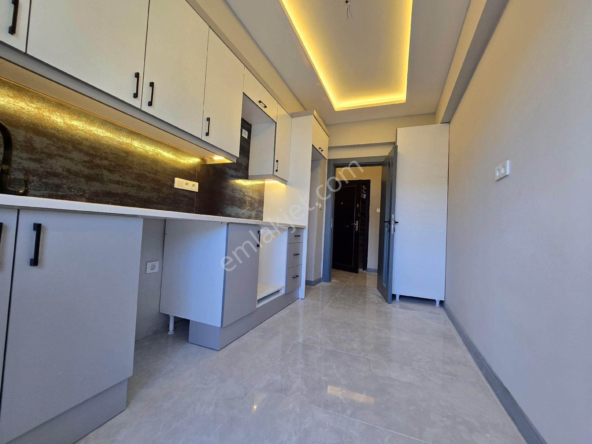 Saray Mah Satılık Cadde Üzerinde Masrafsız 3+1
