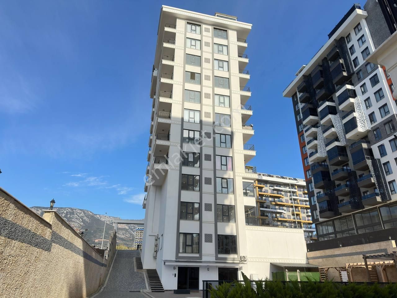 Alanya Mahmutlar'da Kiralık Site İçi Sıfır 2+1 Dubleks Daire