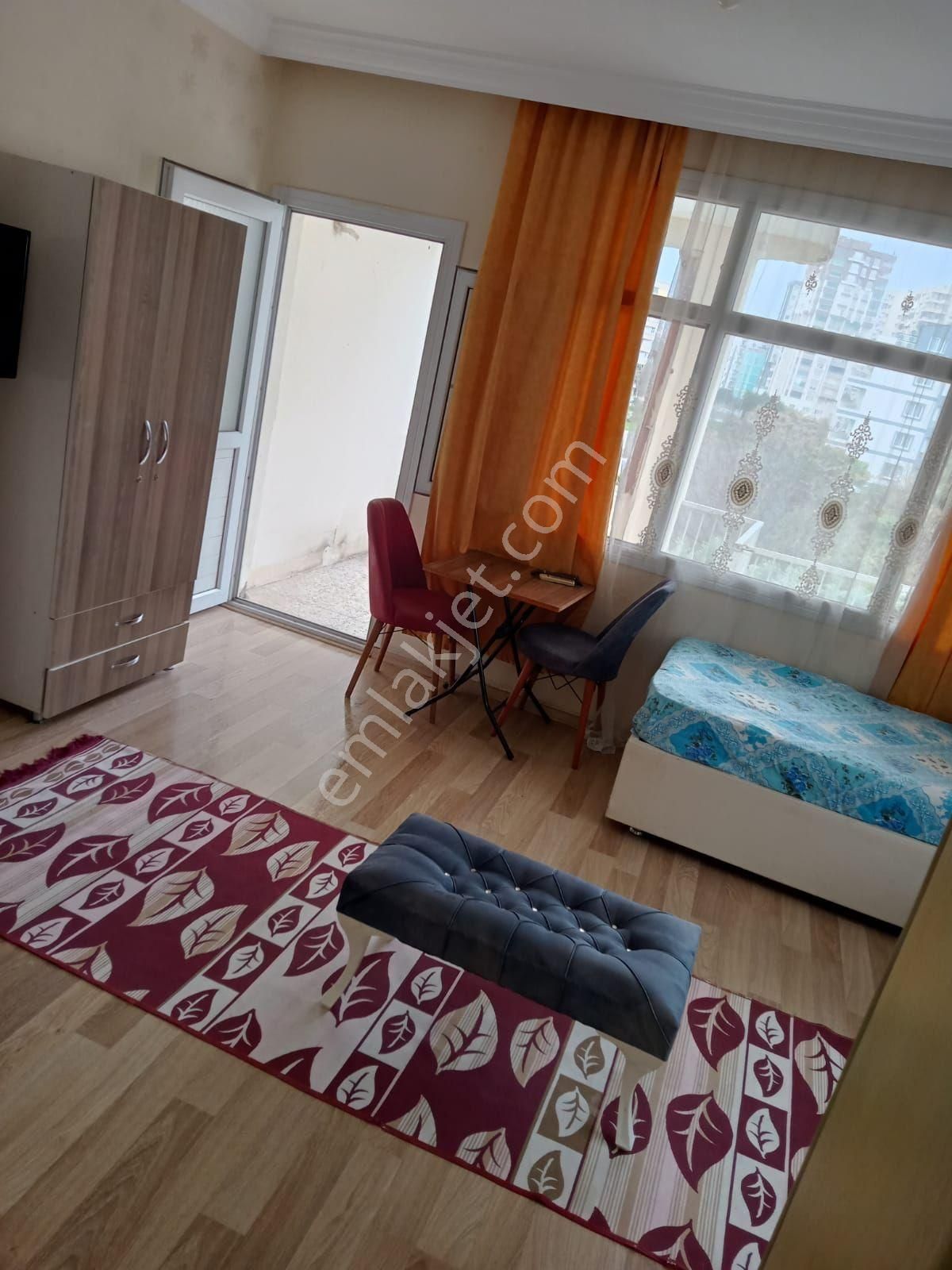Beyaz Evler Mahallesi Eşyalı Daire Geniş Oturumlu Balkonlu 1+0