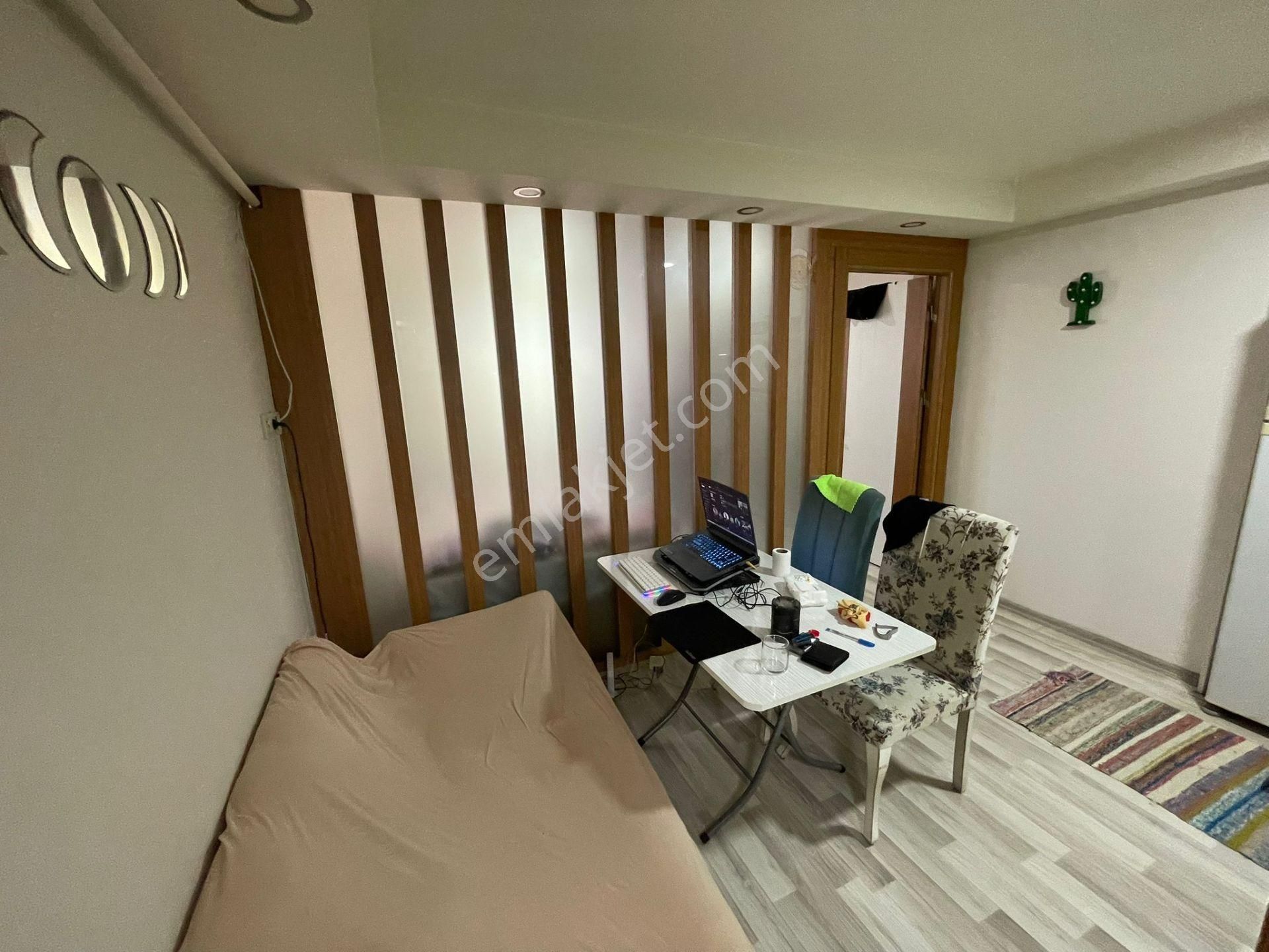 İzmir Buca'da Arakat 1+1 Yatırıma, Oturuma Uygun Satılık Daire