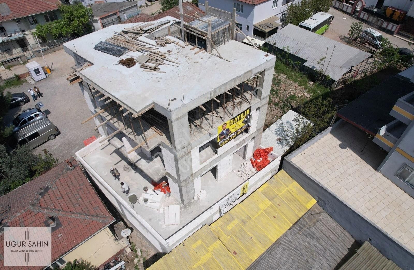 Derince Nin Merkezinde Projeden Satılık 130 M2 Dukkan