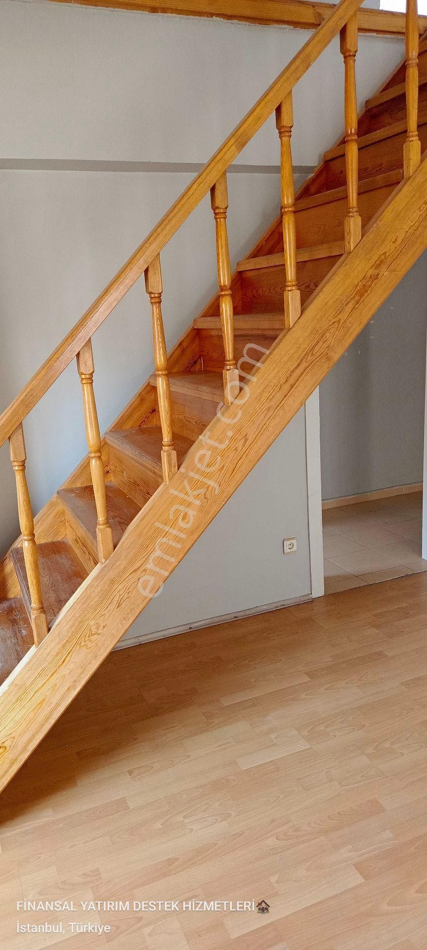 Ümraniye Site Mahallesi Dubleks Daire Kiralık Geniş Kullanıma Sahip Okul Yanı 4+1 140 Metre Ulaşım