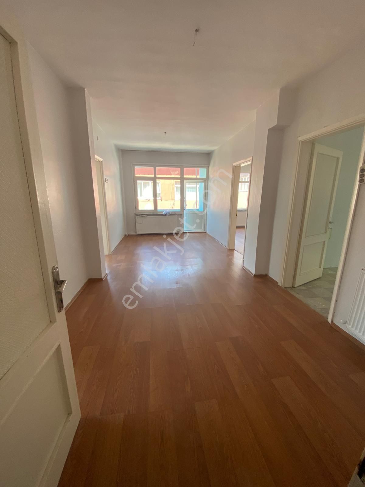 Gümüşsuyu Merkezi 4+1 Tadilattan Geçmiş 2.kat Ve Giriş Kat Geniş Kiralık Daire