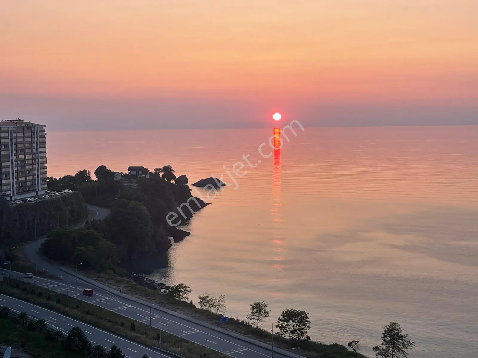 Tirebolu Mavi Yeşil Sitesinde 4+1 Denize Sıfır Satılık Daire - Görsel 4