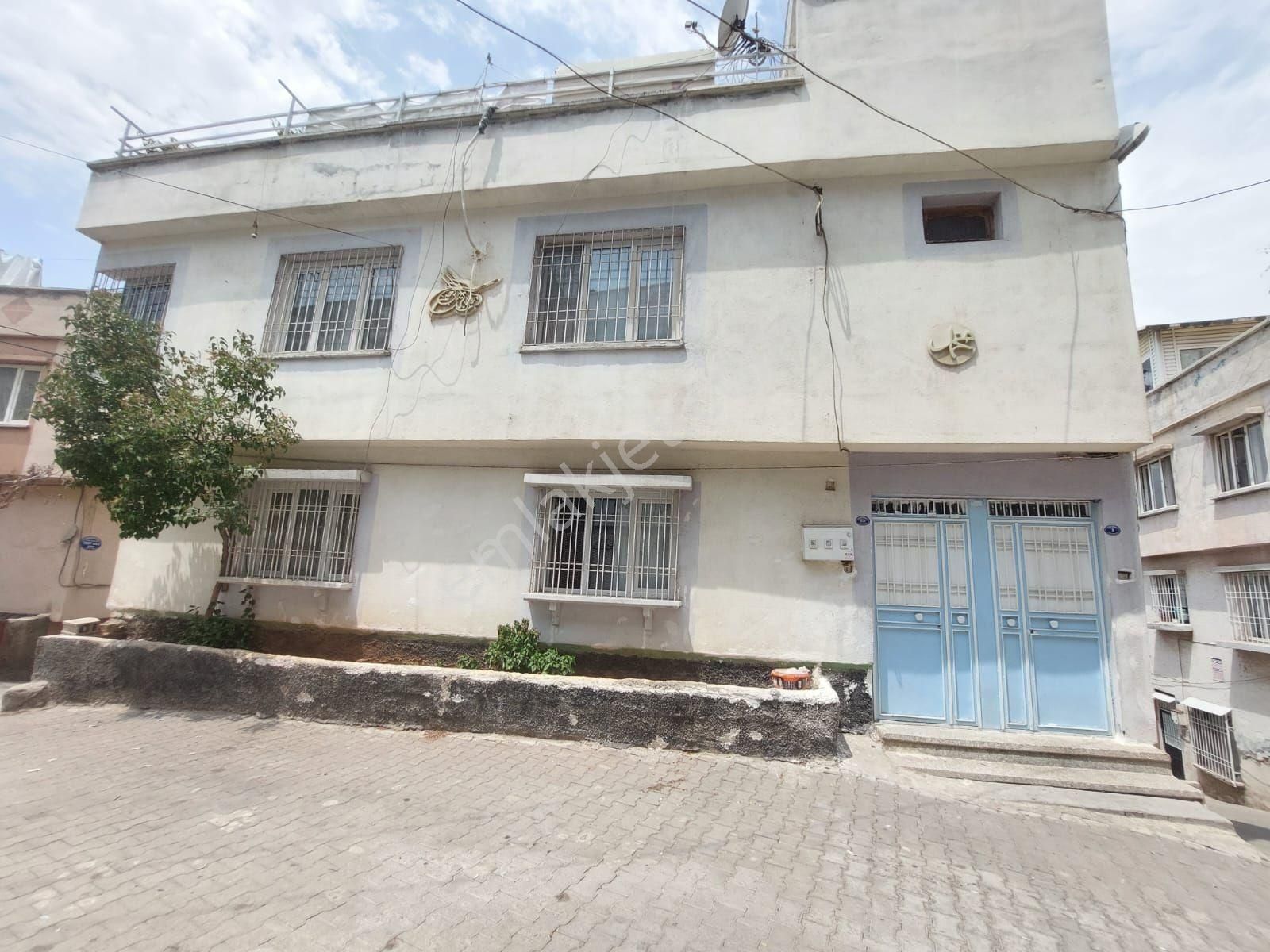 İstıklal Mah Okcular Cami Civari Satlık 3 Katlı Mustakil Ev