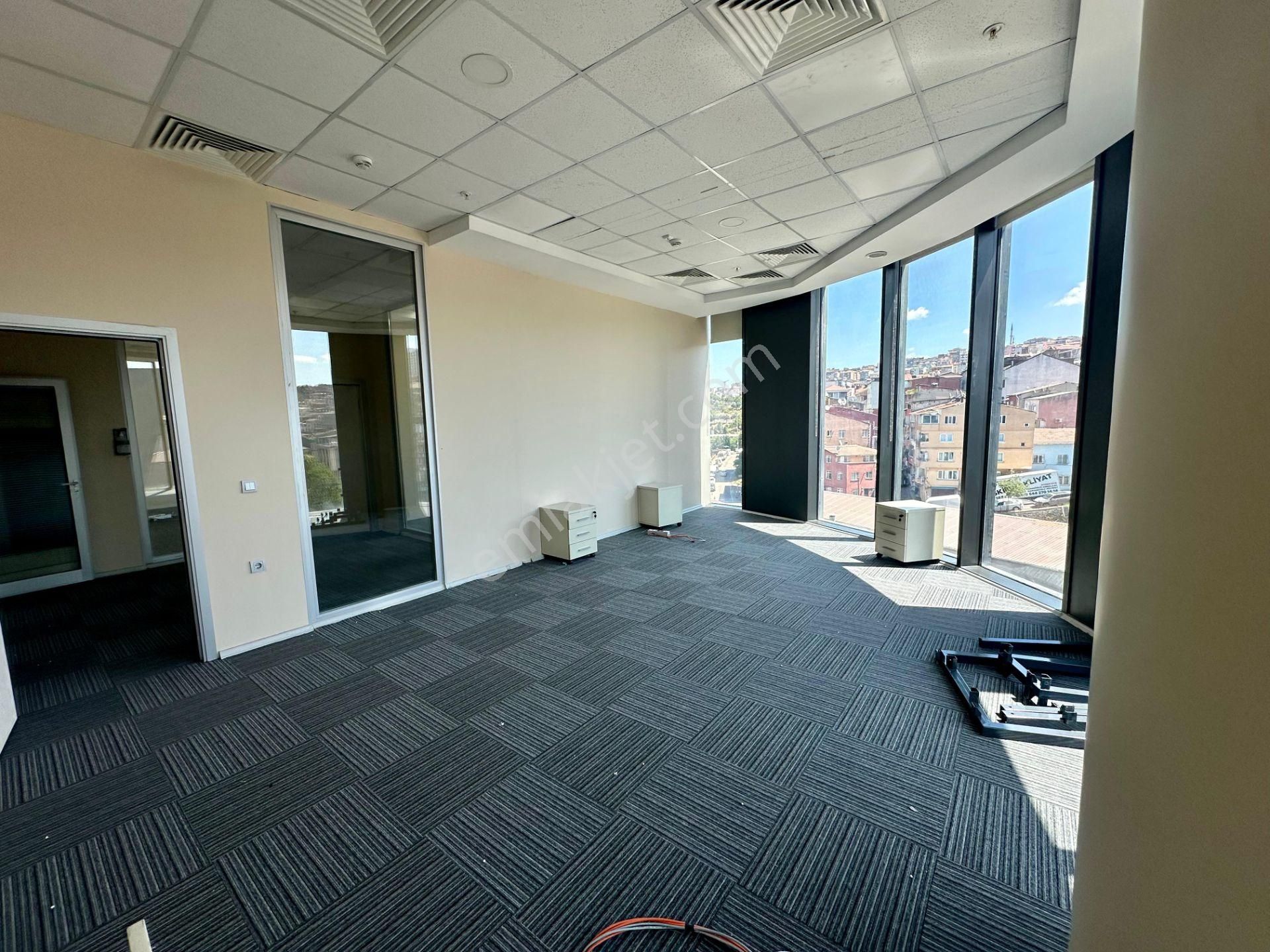 Hazır Dekorasyonlu Prestijli 250 M2 Plaza Ofisi