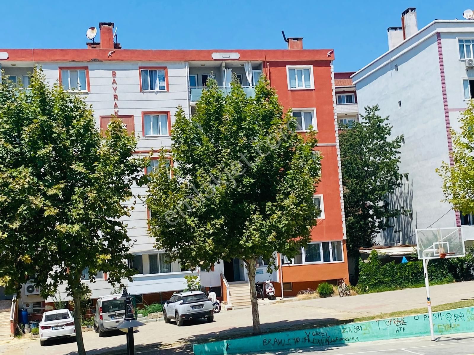 Dmr Yapıdan Sarmaşıklı Bölgesinde 115 M2 Eşyalı 2+1 Kiralık Daire