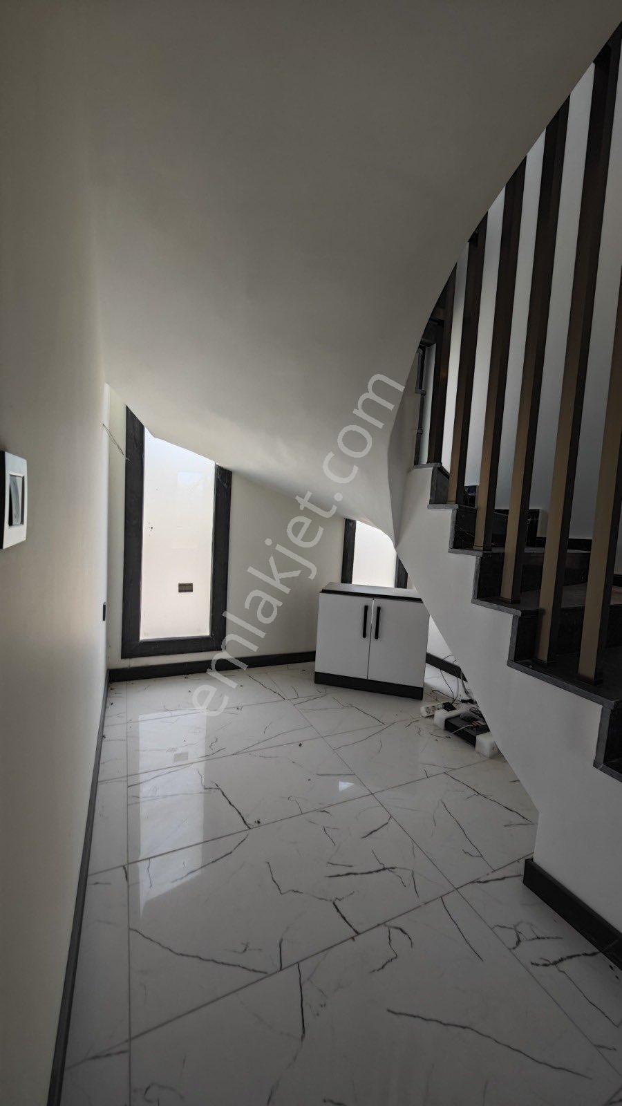 Karaova'da Site İçerisinde Özel Havuzlu 4+1 Satılık Villa - Görsel 4