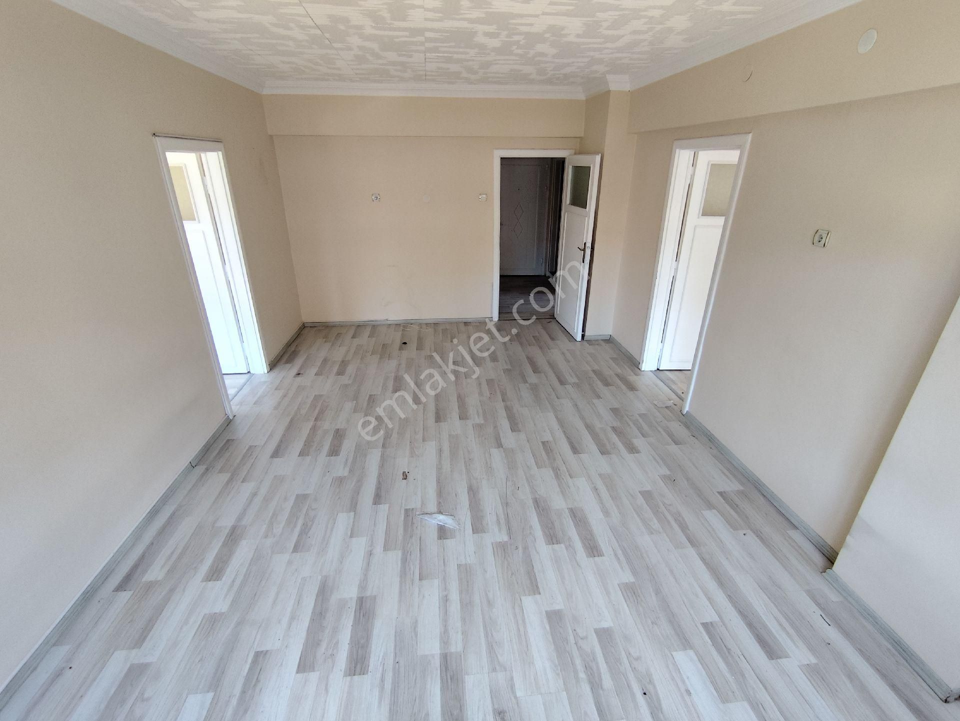 Mareşal Çakmak Mh. De 3+1 3 Balkonlu Geniş Köşe Başı Kiralık Daire
