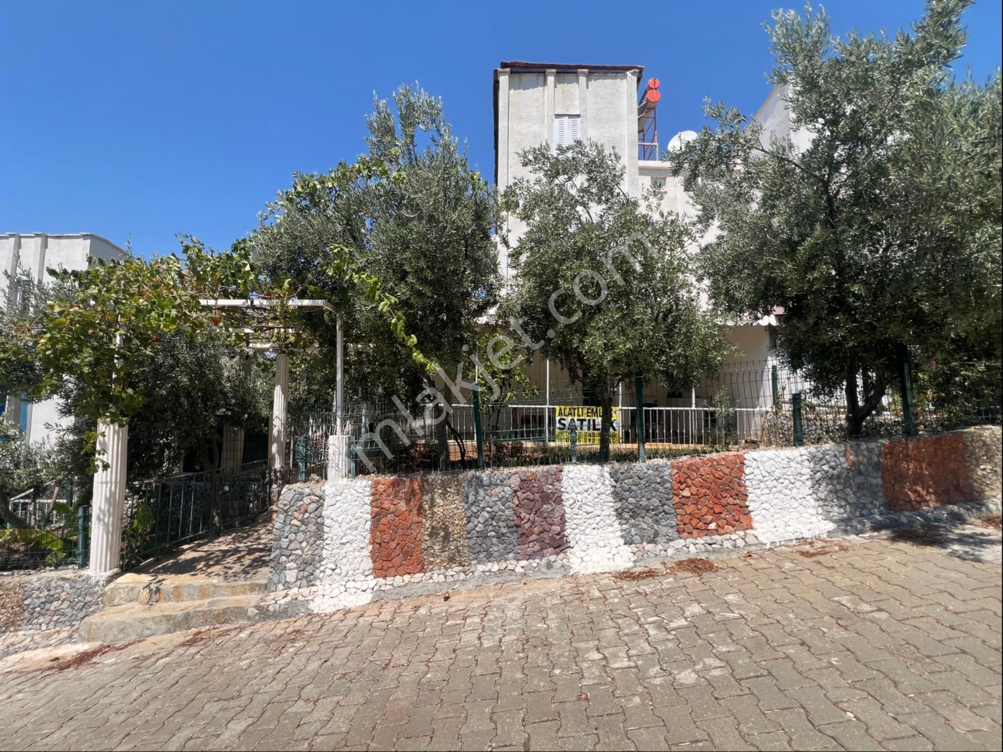 Büyük Bahçeli 3+1 Triblex Deniz Manzaralı Eşyalı Bölgenin En Ucuz Villa - Görsel 3