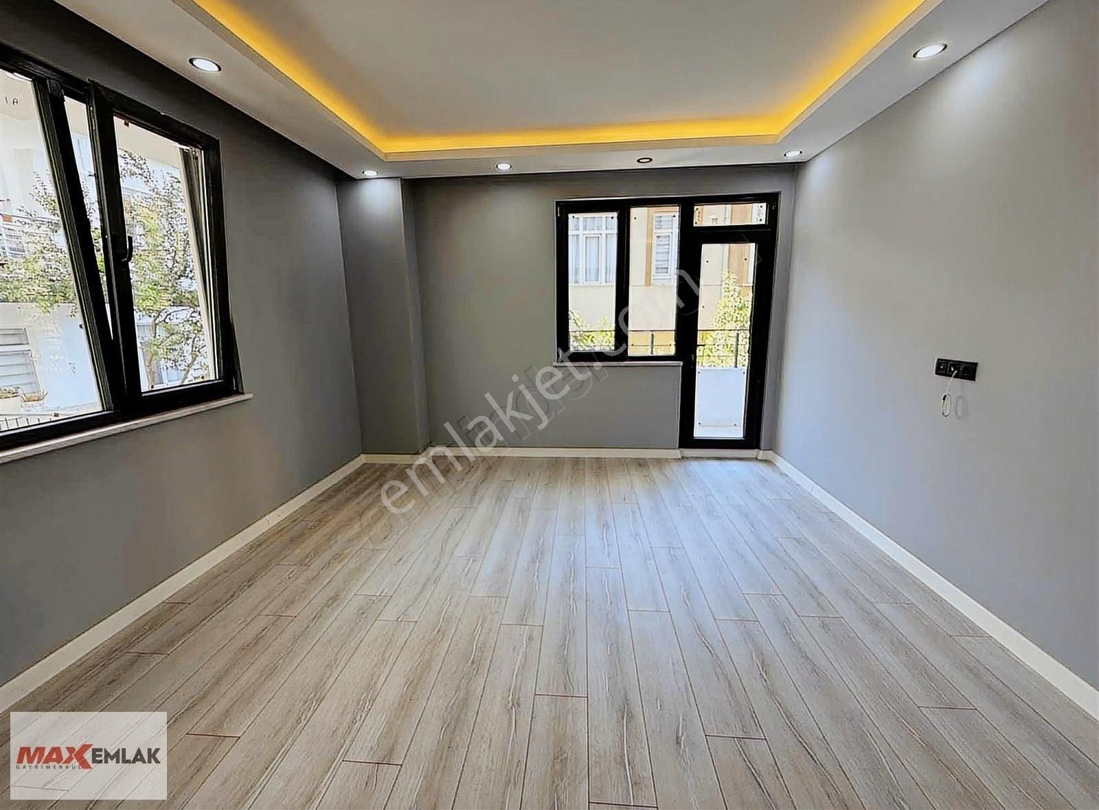 Bağlarbaşı Mahallesi Cadde Üzeri Balkonlu 100 M2 Yüksek Giriş
