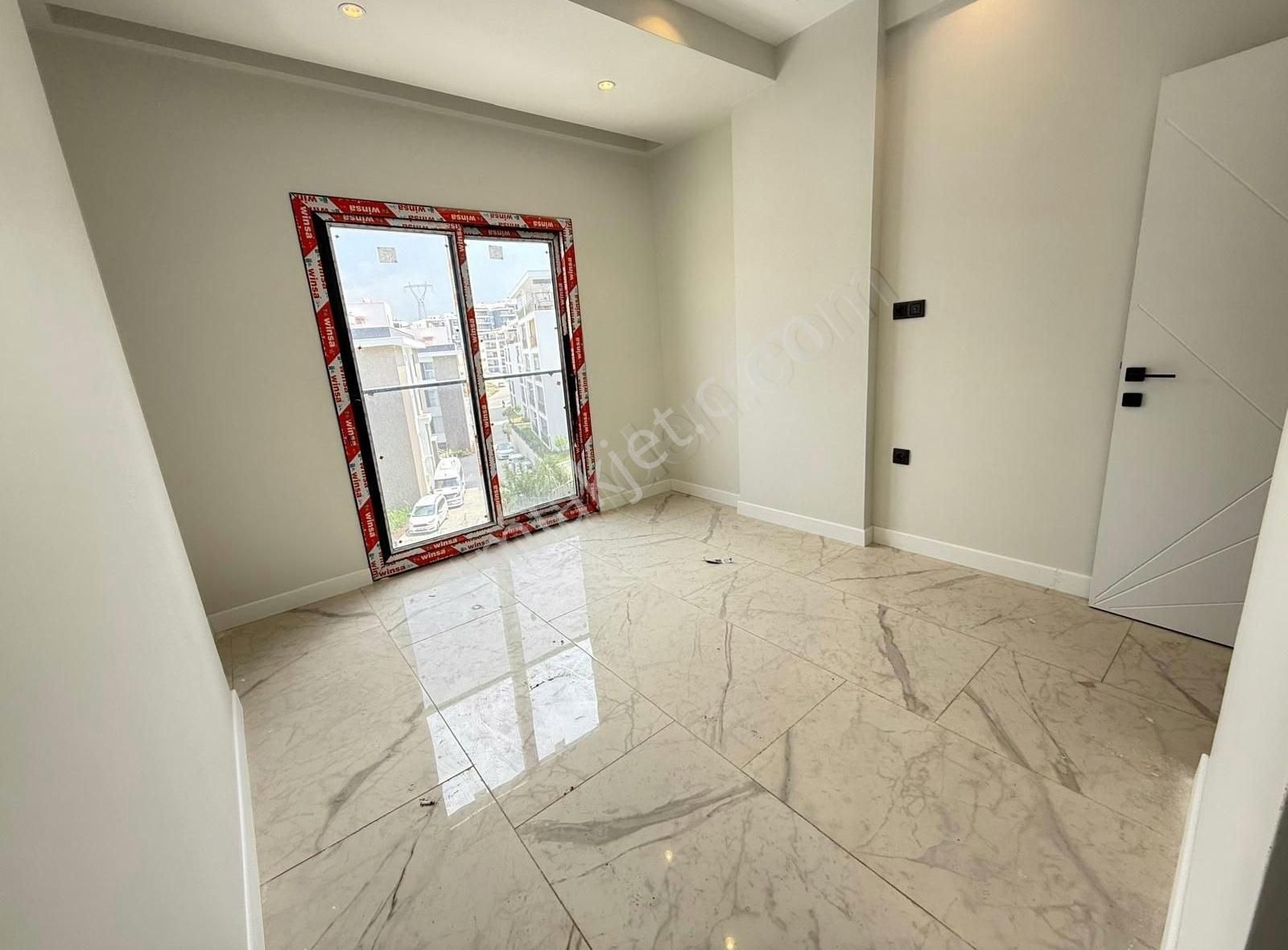 Kuşadasında Havuzlu Süper Sitede Satılık Sıfır 3+1 Bahçe Katı - Görsel 4