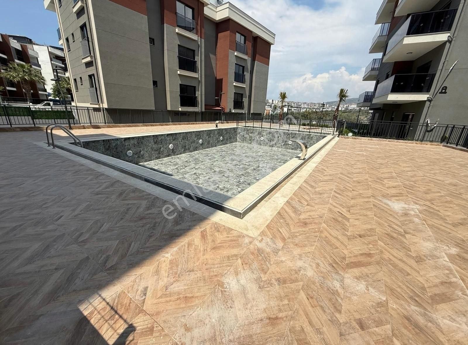 Kuşadasında Havuzlu Süper Sitede Satılık Sıfır 3+1 Bahçe Katı - Görsel 6