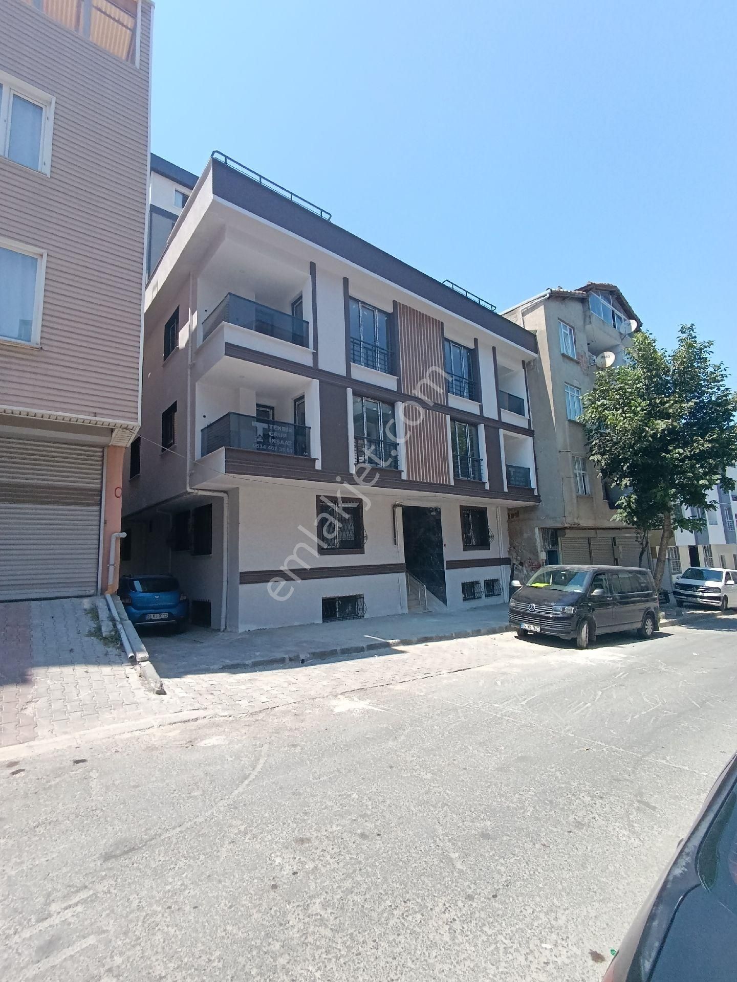 Satılık Bina 8 Daire