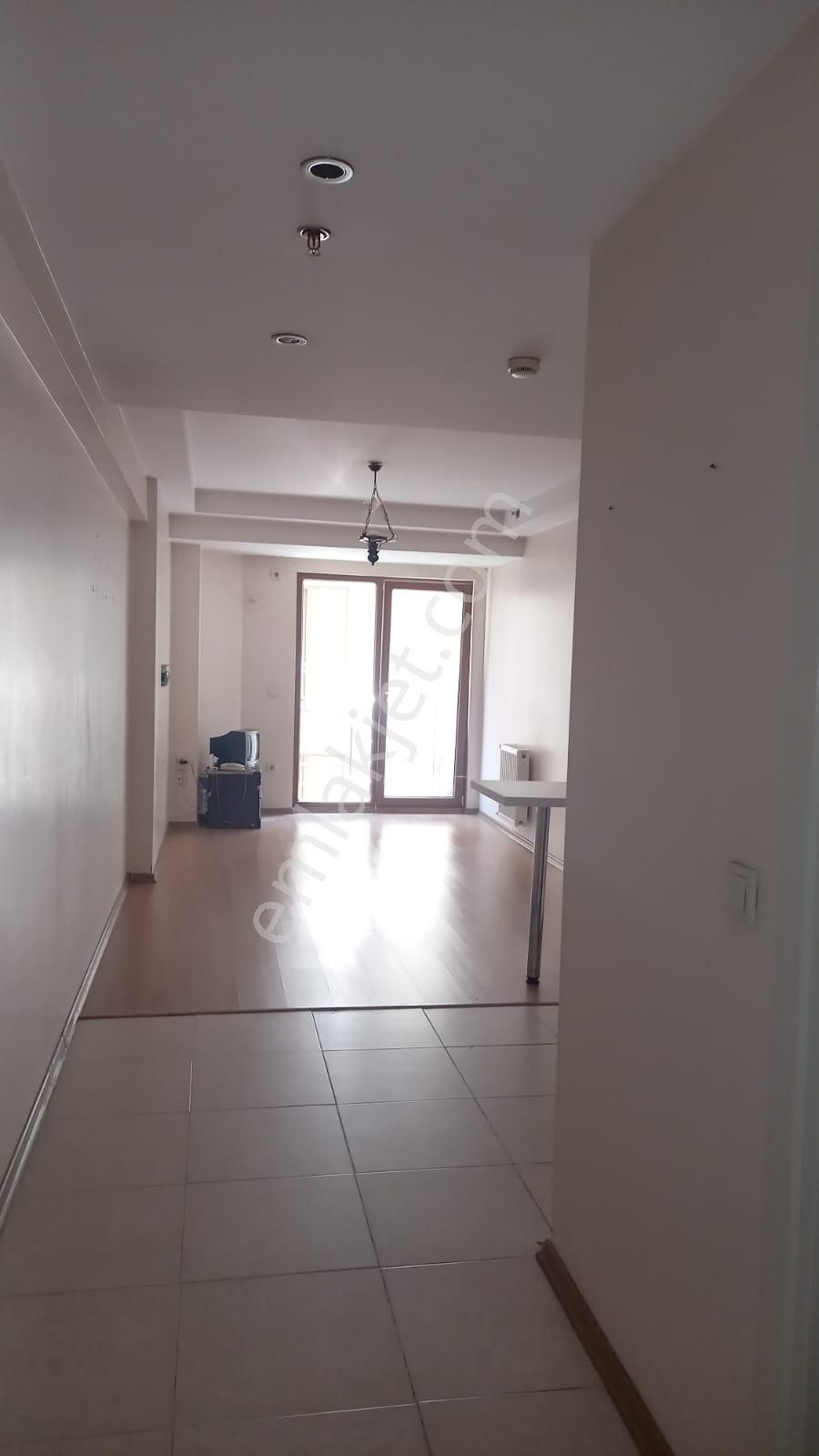Papatya Residence 2 Merkezi Konumda Metrobüse 5 Dakika 1+0