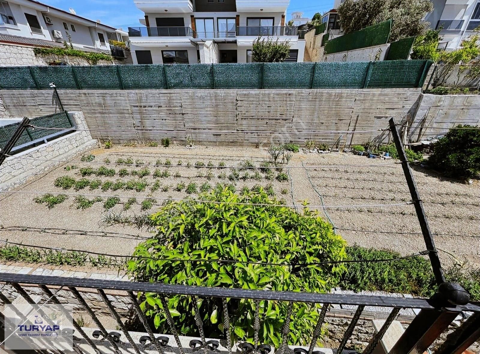 Turyap Çeşme Sakarya Mah. Bilgiç Koleji Yanı Kiralık 3+1 Villa - Görsel 3