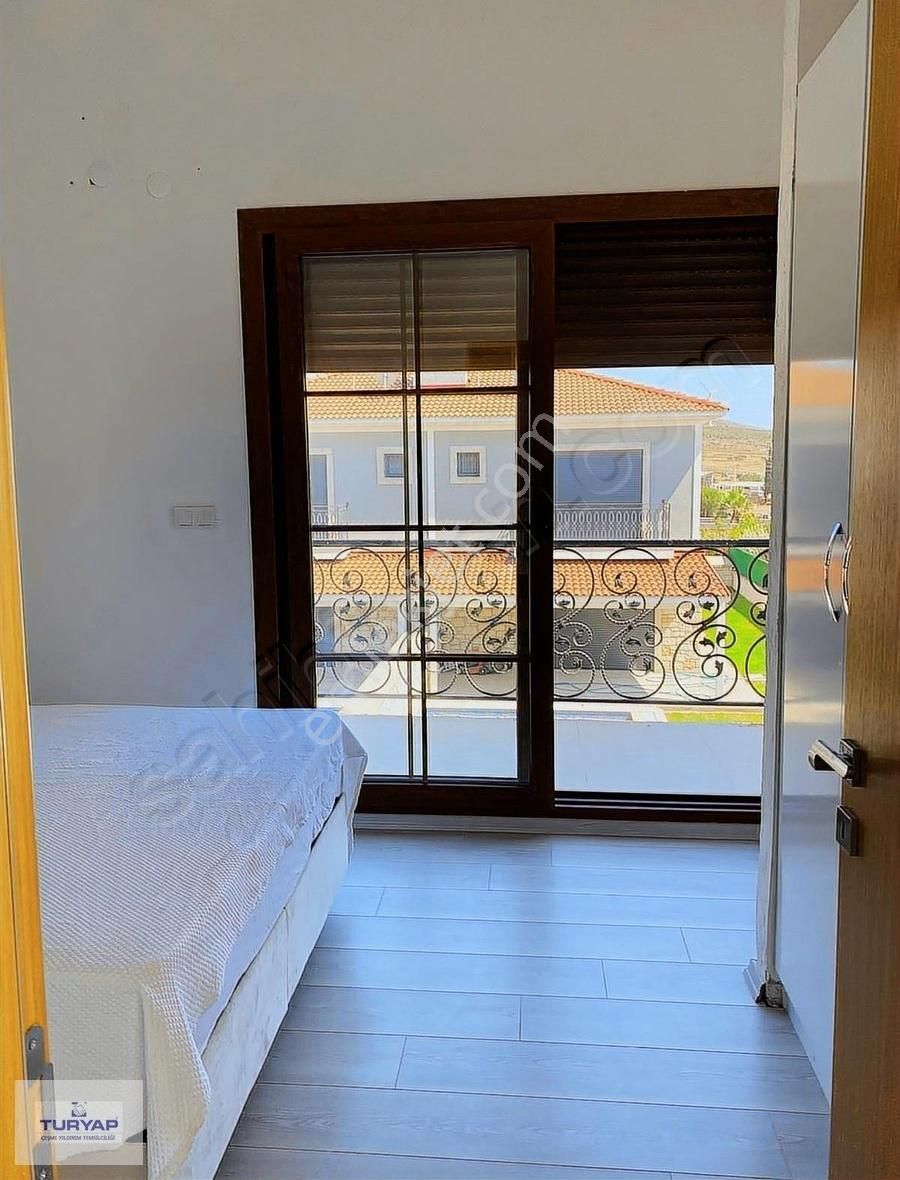 Turyap Çeşme Alaçatı'da Kiralık Müstakil Havuzlu 4+1 Villa - Görsel 13