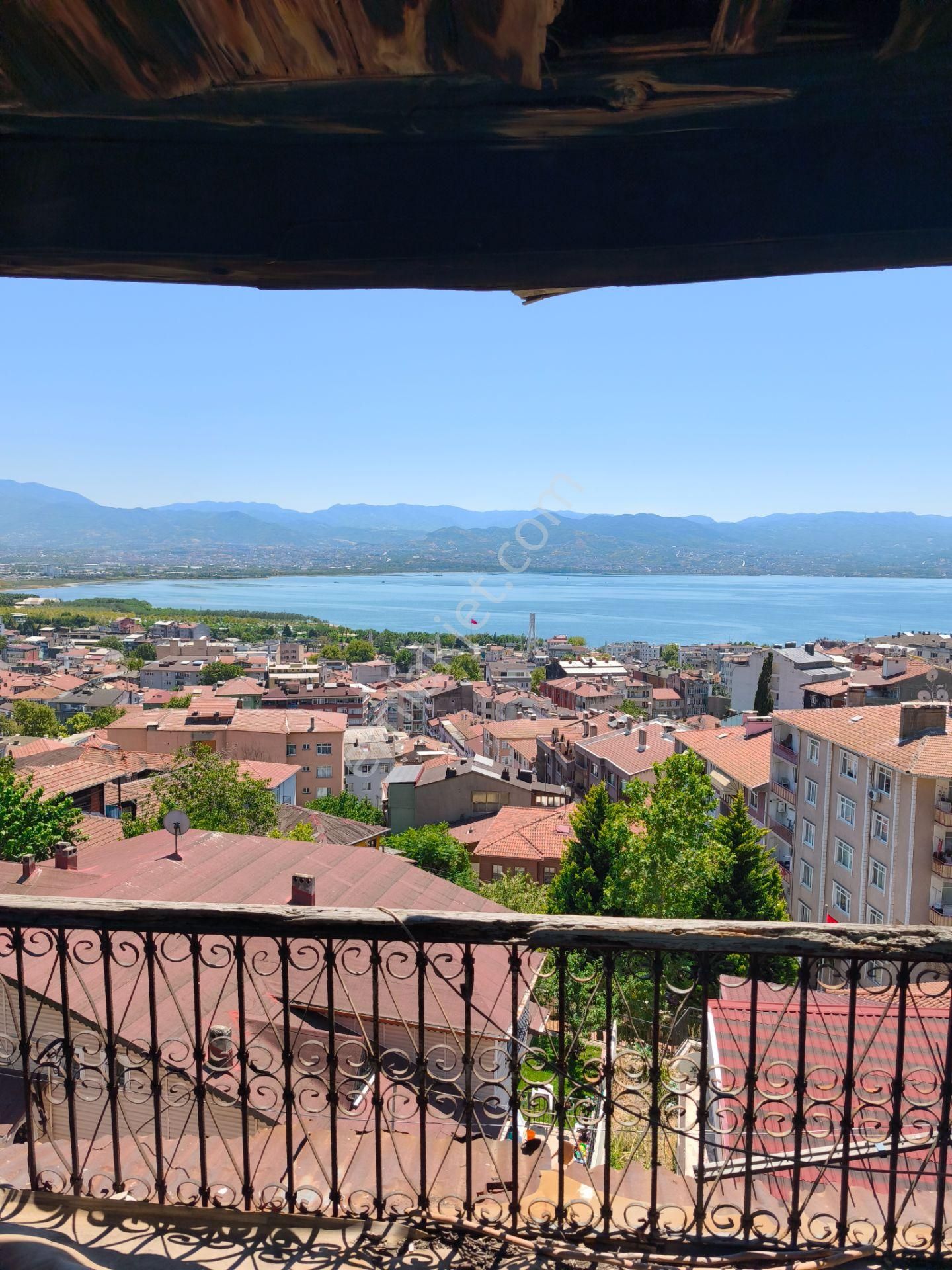 Tarihe Tanıklık Eden, Deniz Manzaralı 1200 M² Arsa İçinde Köşk