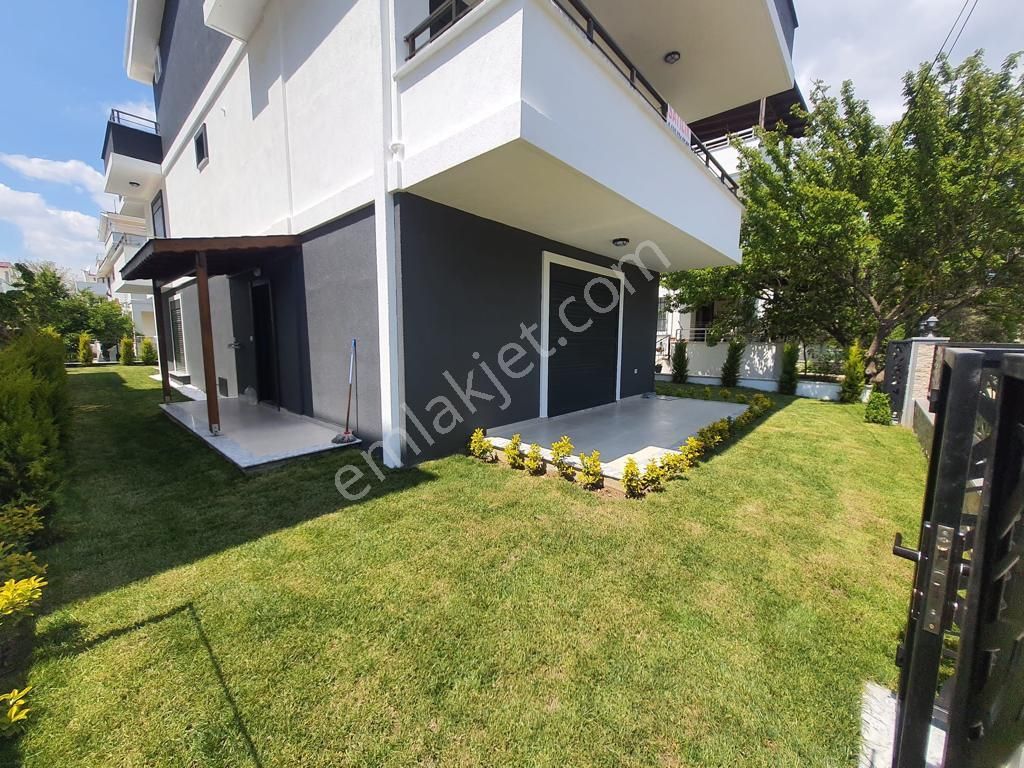 Sabri Pınarbaşı'dan Güre'de Satılık Deniz'e 250m Trıbleks Villa