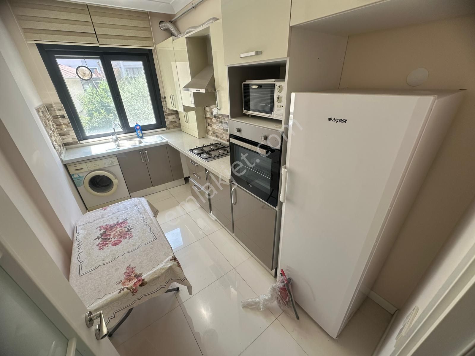 Ala'dan İdealtepe Sahilde Geniş Ayrı Mutfak Boş 2+1 Daire