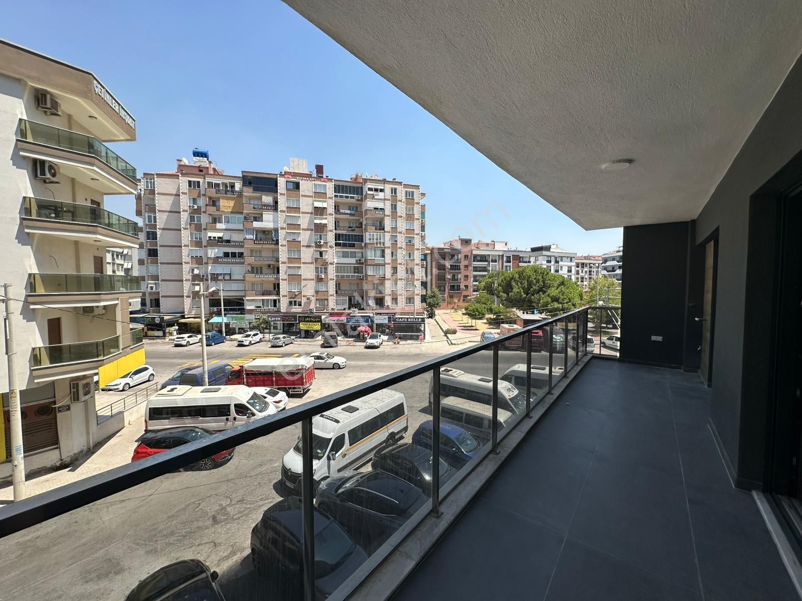 Karşıyaka Şemikler Ordu Caddesi Üstü Sıfır 3+1 Daire