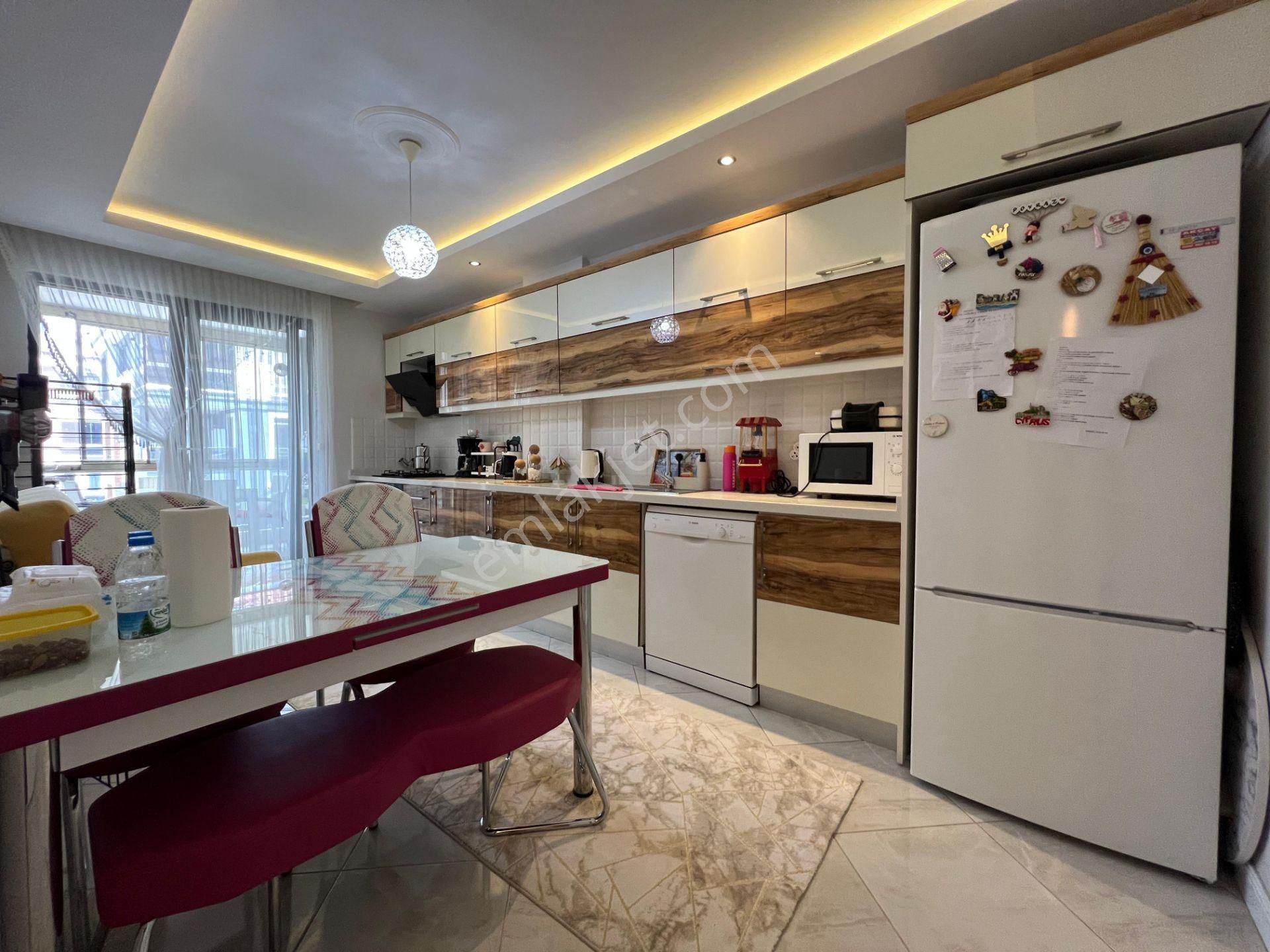 Akçayda Doğalgazlı Asansörlü Ayrı Mutfaklı Ebeveyn Banyolu 2+1 Daire