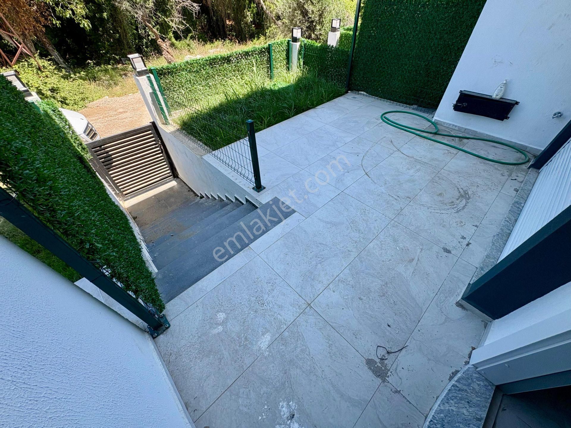 Akçay Sezgin Emlaktan Gürede Doğa İle İç İçe Triplex Kelepir Villa - Görsel 28