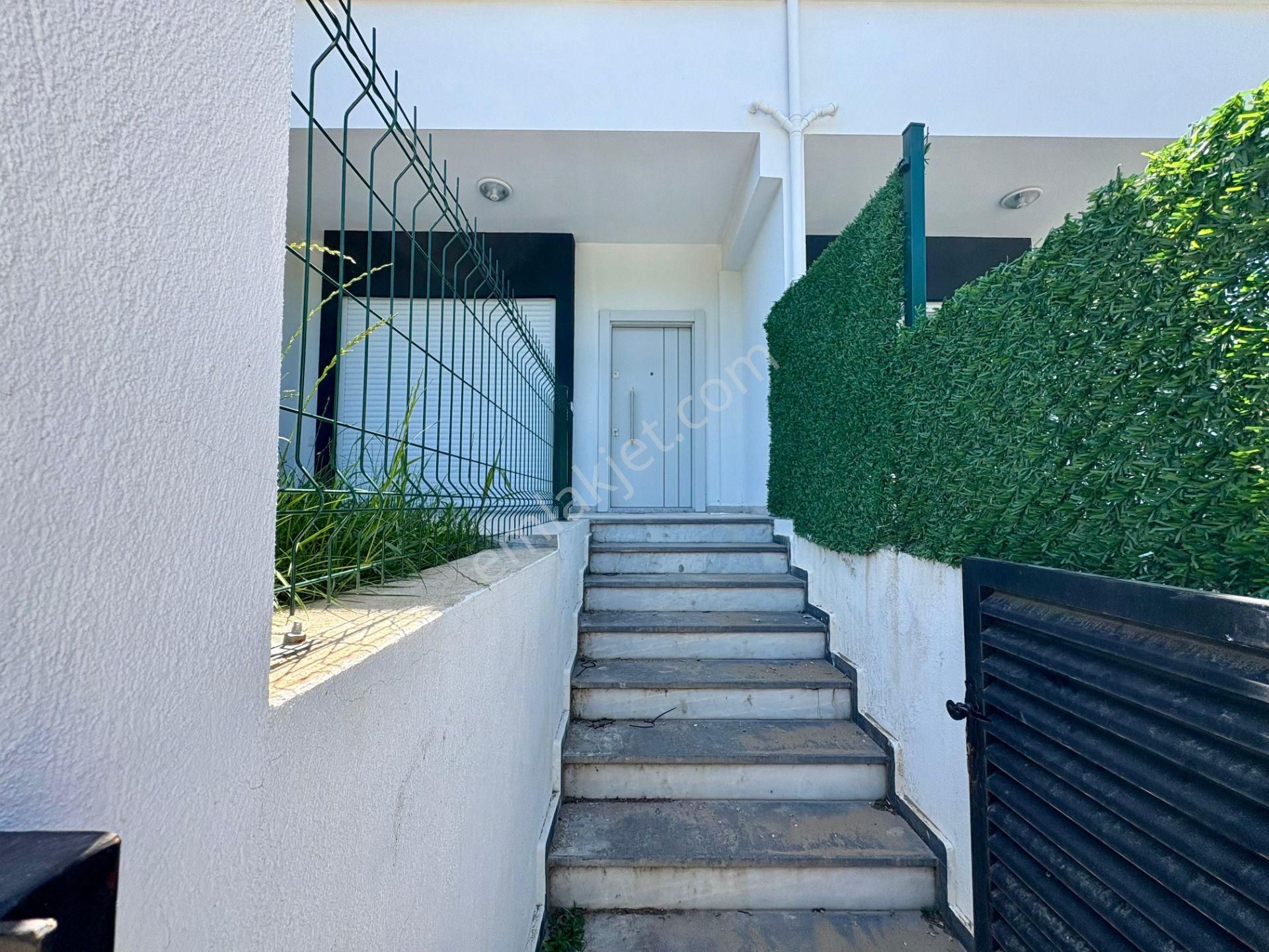 Akçay Sezgin Emlaktan Gürede Doğa İle İç İçe Triplex Kelepir Villa - Görsel 19