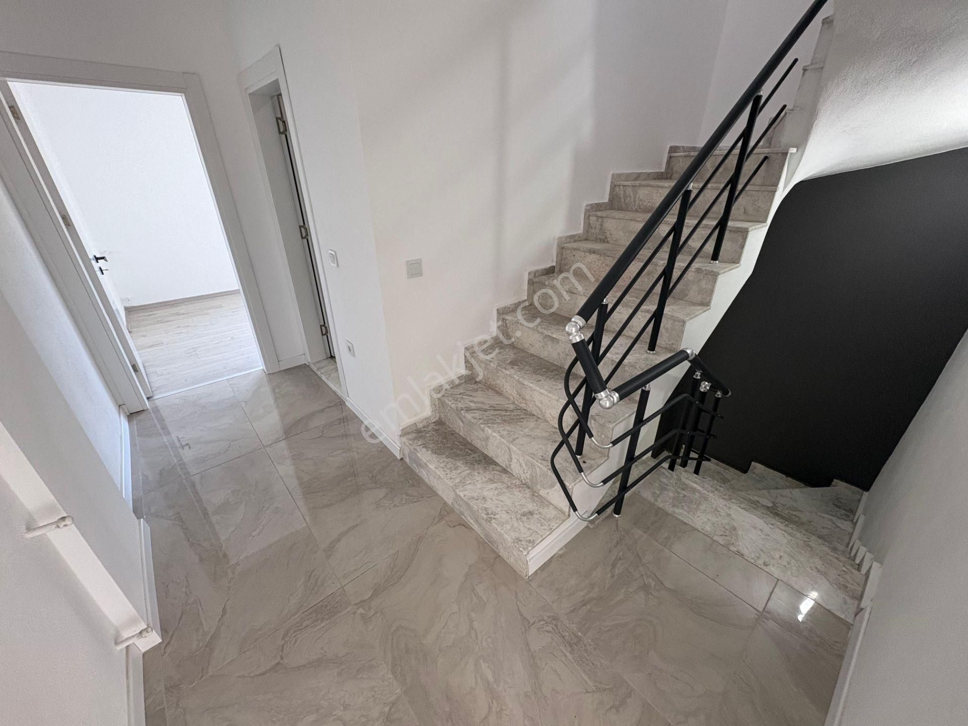 Akçay Sezgin Emlaktan Gürede Doğa İle İç İçe Triplex Kelepir Villa - Görsel 22