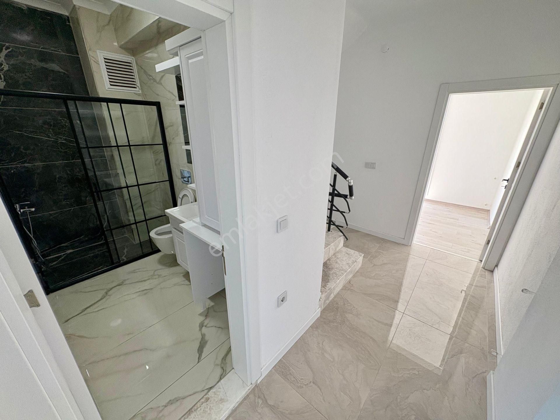 Akçay Sezgin Emlaktan Gürede Doğa İle İç İçe Triplex Kelepir Villa - Görsel 33