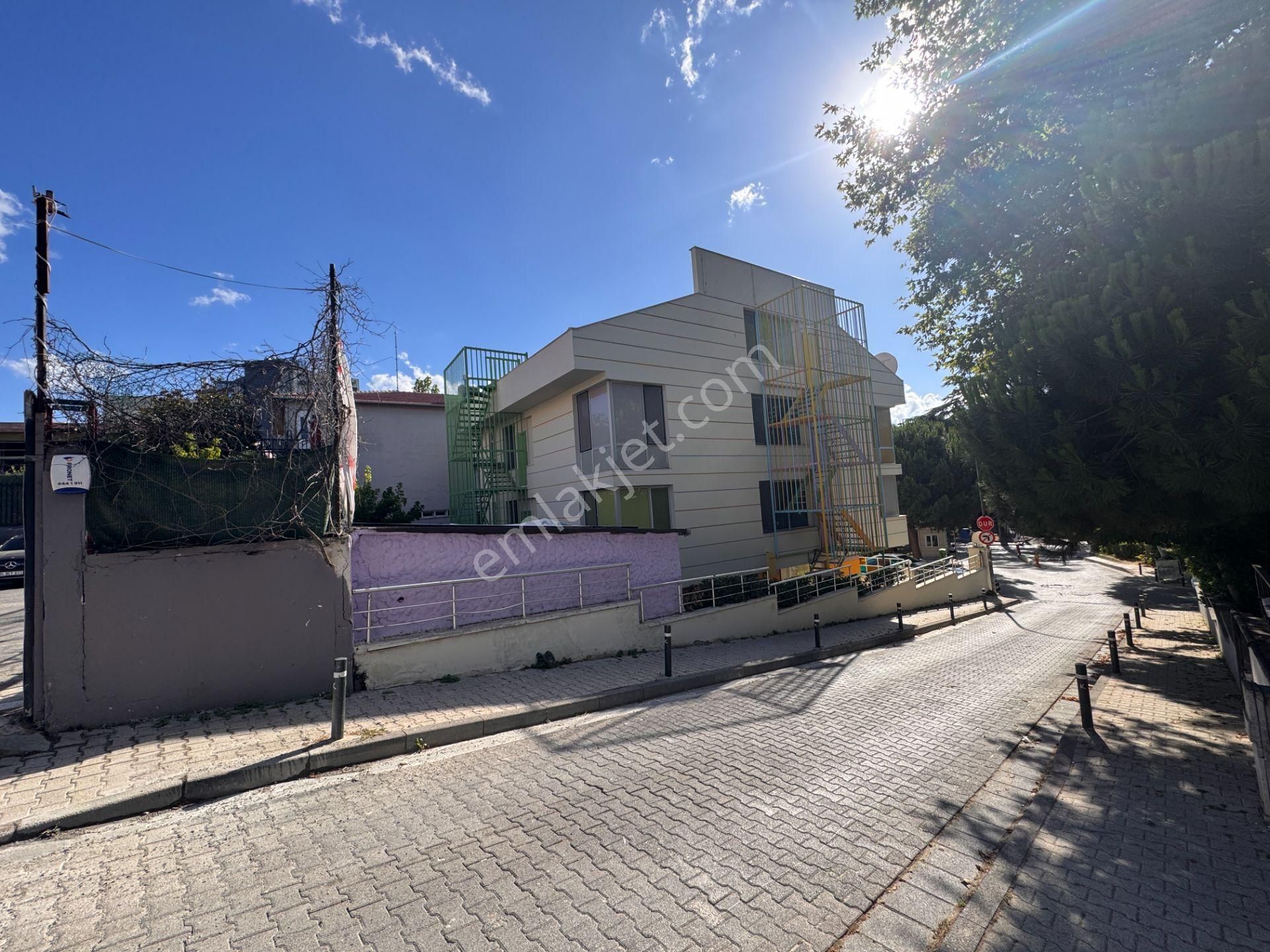 Koşuyolu’nda 13 Yaşında 1.084 M2 Kapalı Alanlı Satılık Bina - Görsel 21