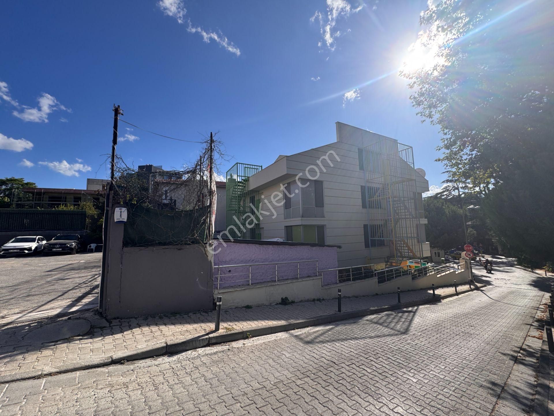 Koşuyolu’nda 13 Yaşında 1.084 M2 Kapalı Alanlı Satılık Bina - Görsel 20