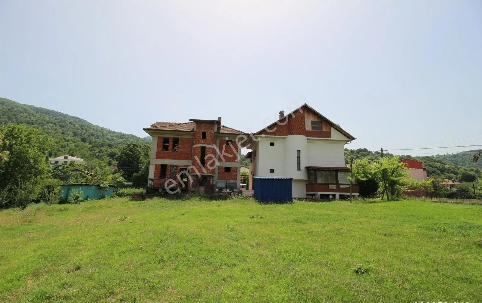 Kartepe Suadiye'de 4580m2 Villa İmarlı Arsa İçerisinde 2 Ad. Triplex Ve Armut Bahçesi